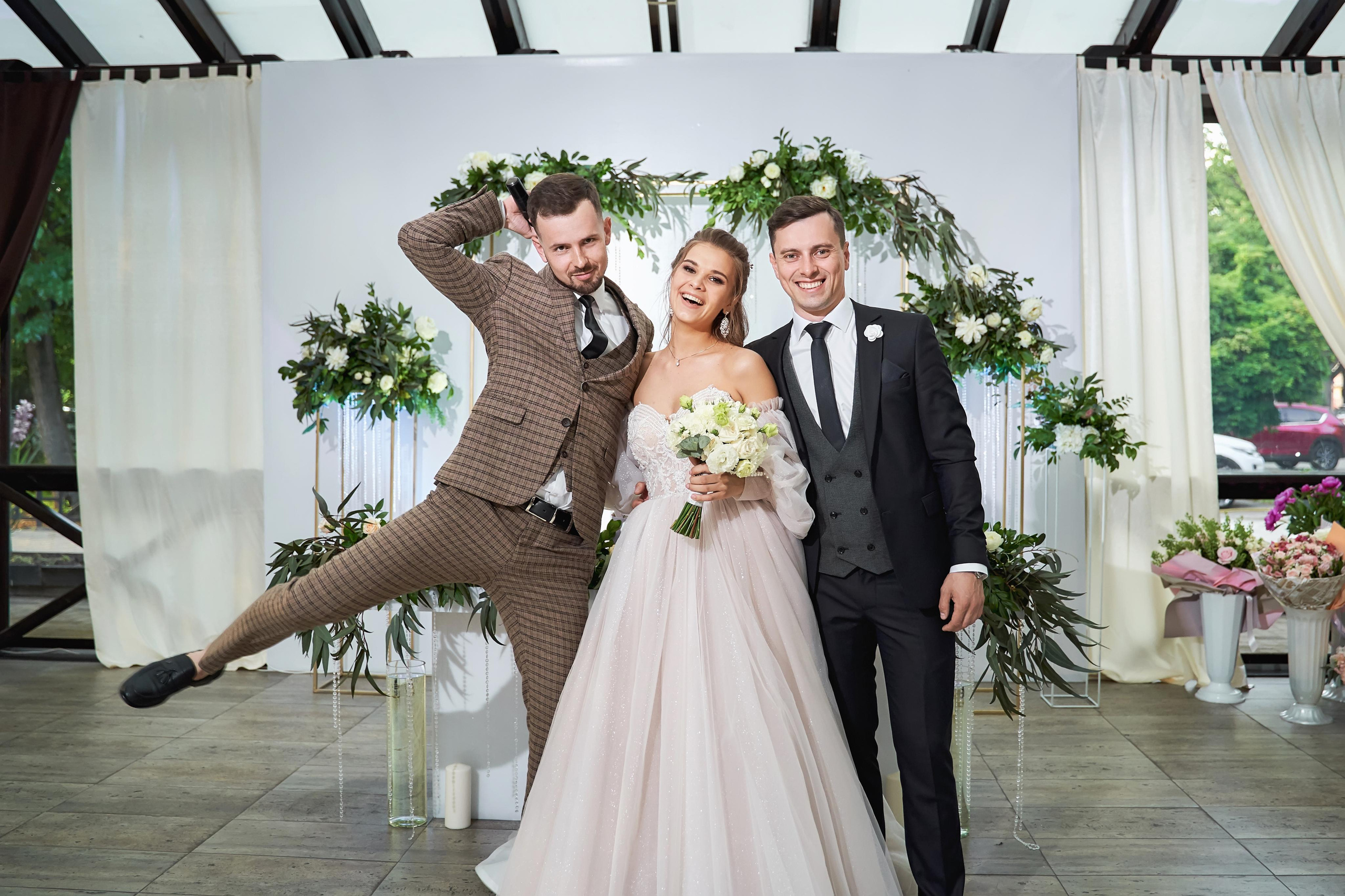 Камерная свадьба в фотостудии, парке Галицкого и Екатерининском загсе. ТВИНС СТУДИО — лучшие свадебные фотографы и видеографы в Краснодаре