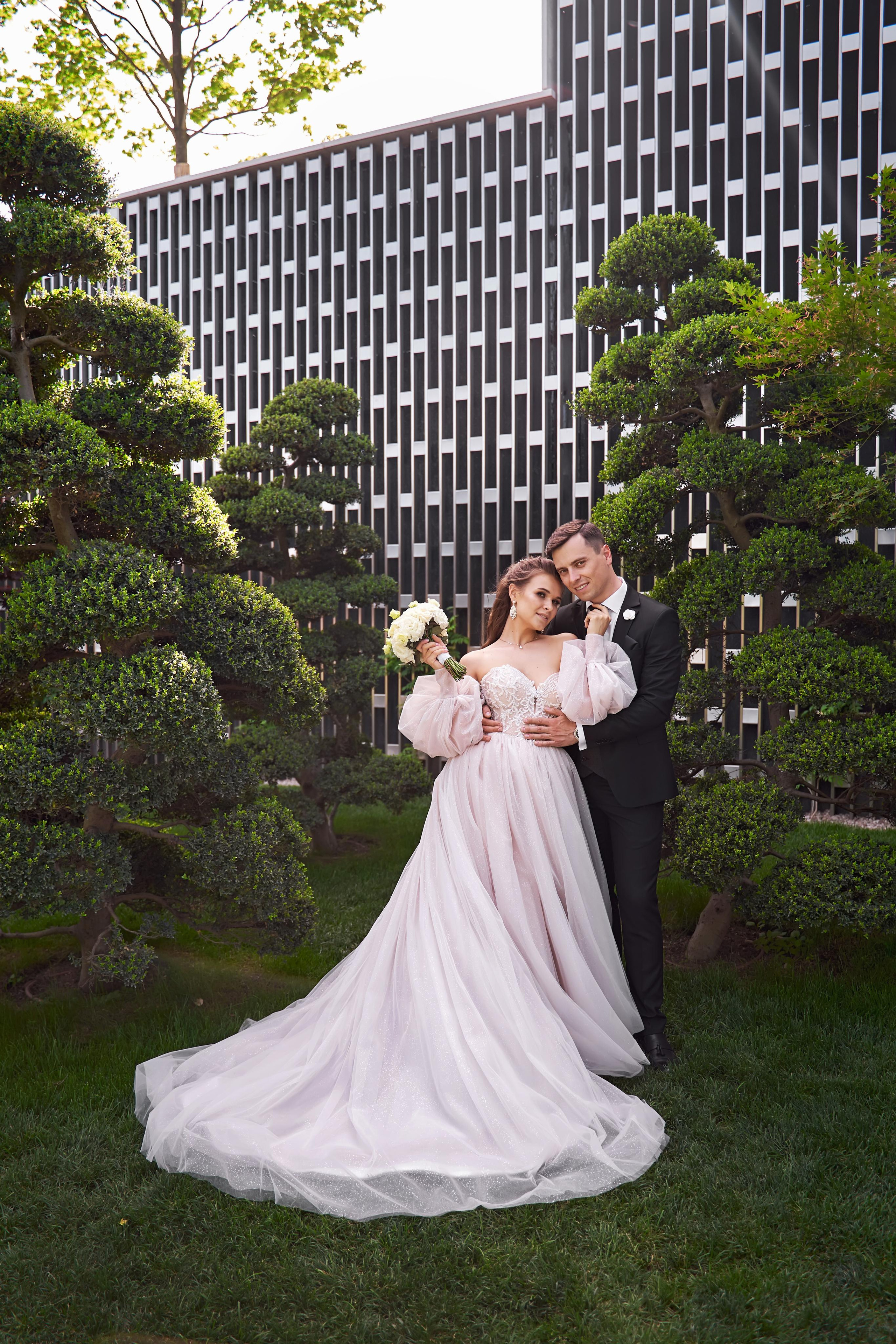 Камерная свадьба в фотостудии, парке Галицкого и Екатерининском загсе. ТВИНС СТУДИО — лучшие свадебные фотографы и видеографы в Краснодаре