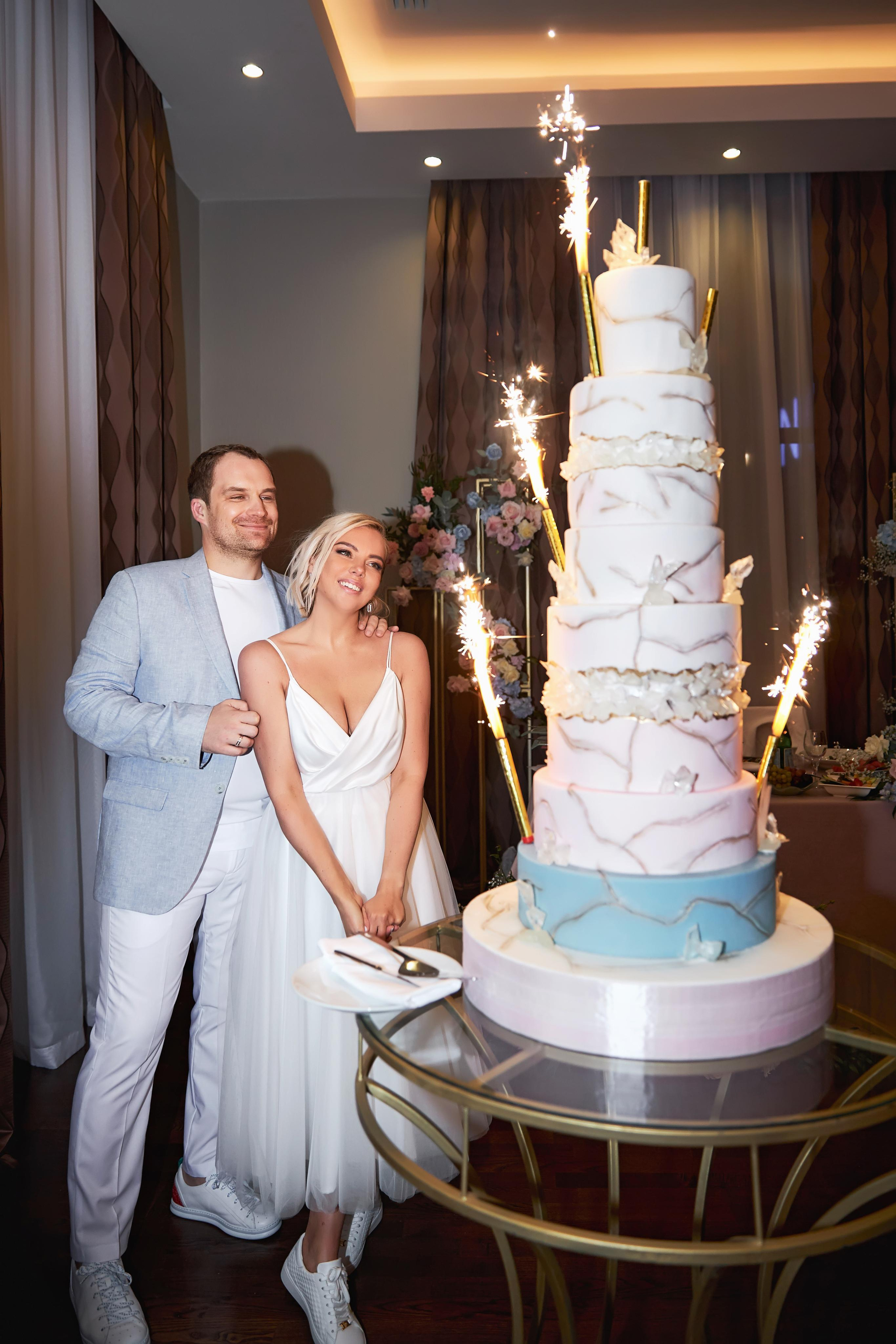 Свадьба в Красной Поляне от TWINS STUDIO в окружении гор. ТВИНС СТУДИО — лучшие свадебные фотографы и видеографы в Краснодаре