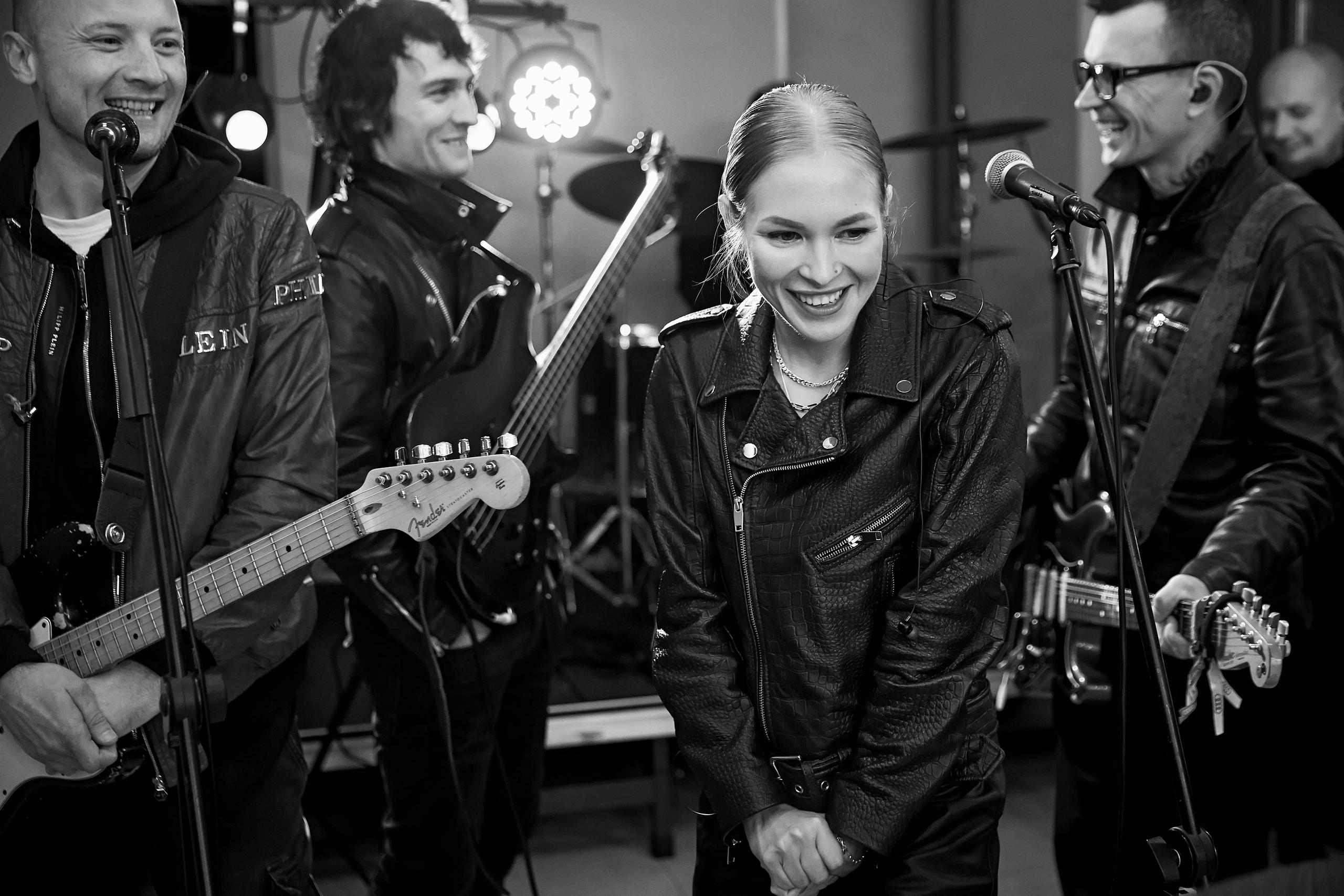 Свадьба в Красной Поляне от TWINS STUDIO в окружении гор. ТВИНС СТУДИО — лучшие свадебные фотографы и видеографы в Краснодаре