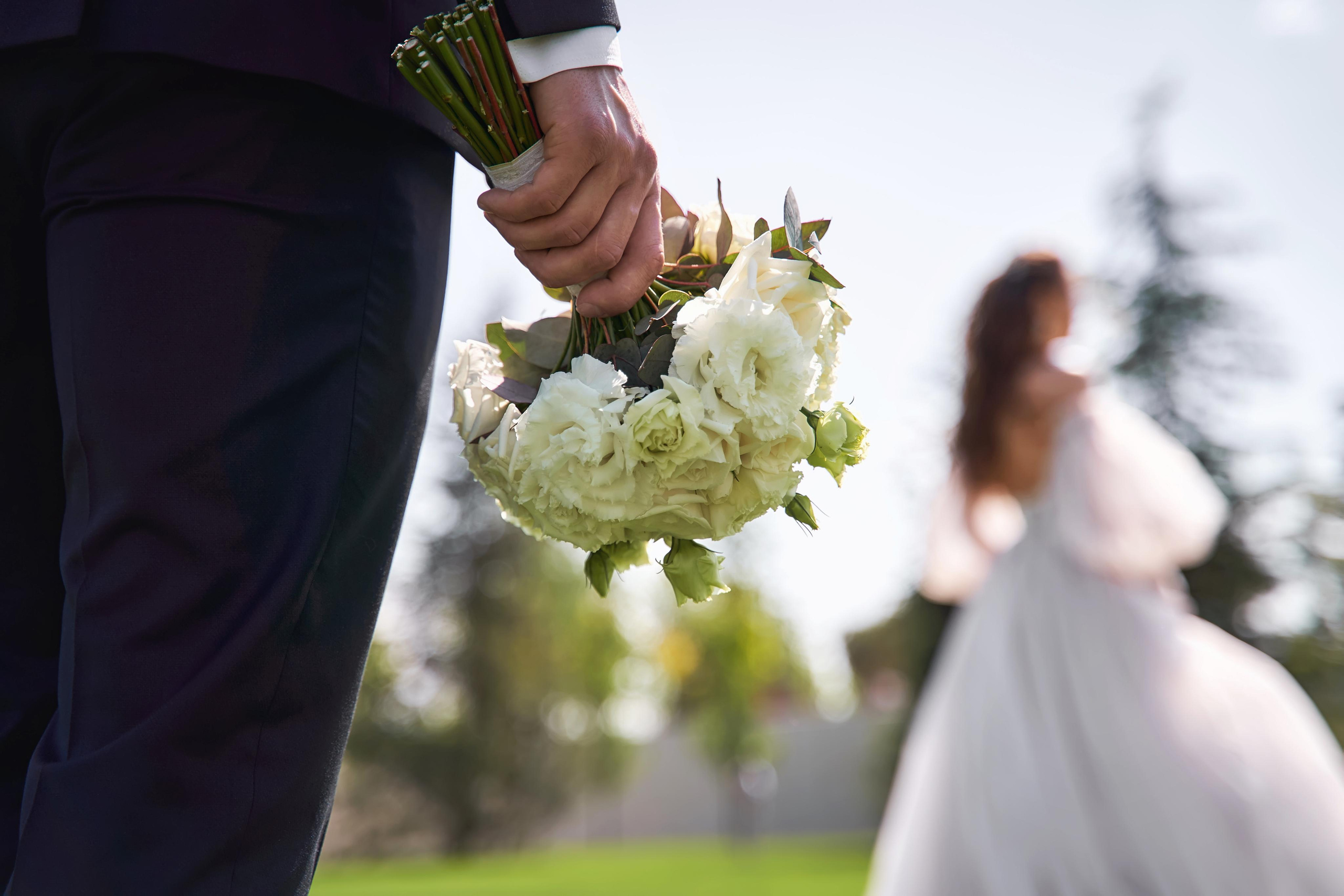 Камерная свадьба в фотостудии, парке Галицкого и Екатерининском загсе. ТВИНС СТУДИО — лучшие свадебные фотографы и видеографы в Краснодаре