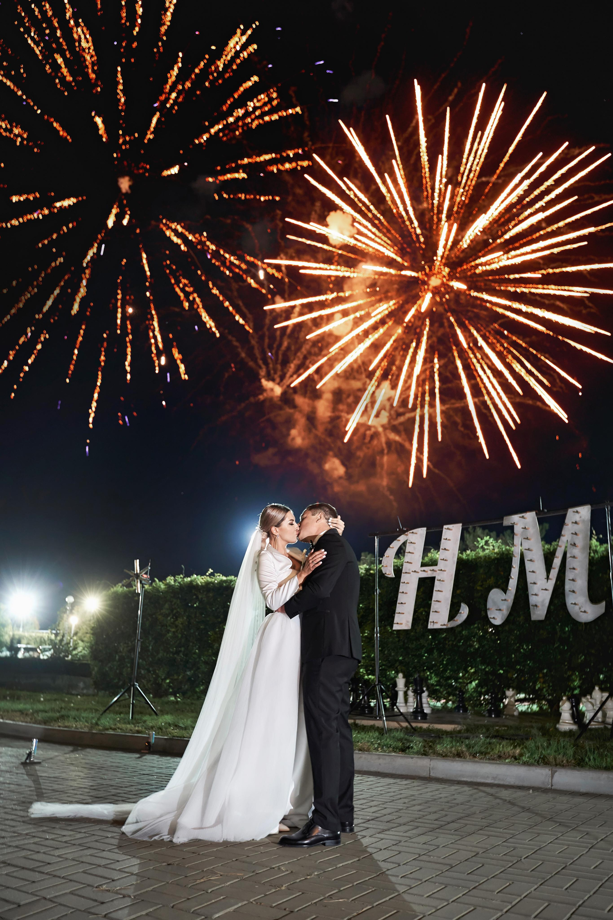 Красивая выездная регистрация в «Шато Де Талю» винодельня в Геленджике. ТВИНС СТУДИО — лучшие свадебные фотографы и видеографы в Краснодаре