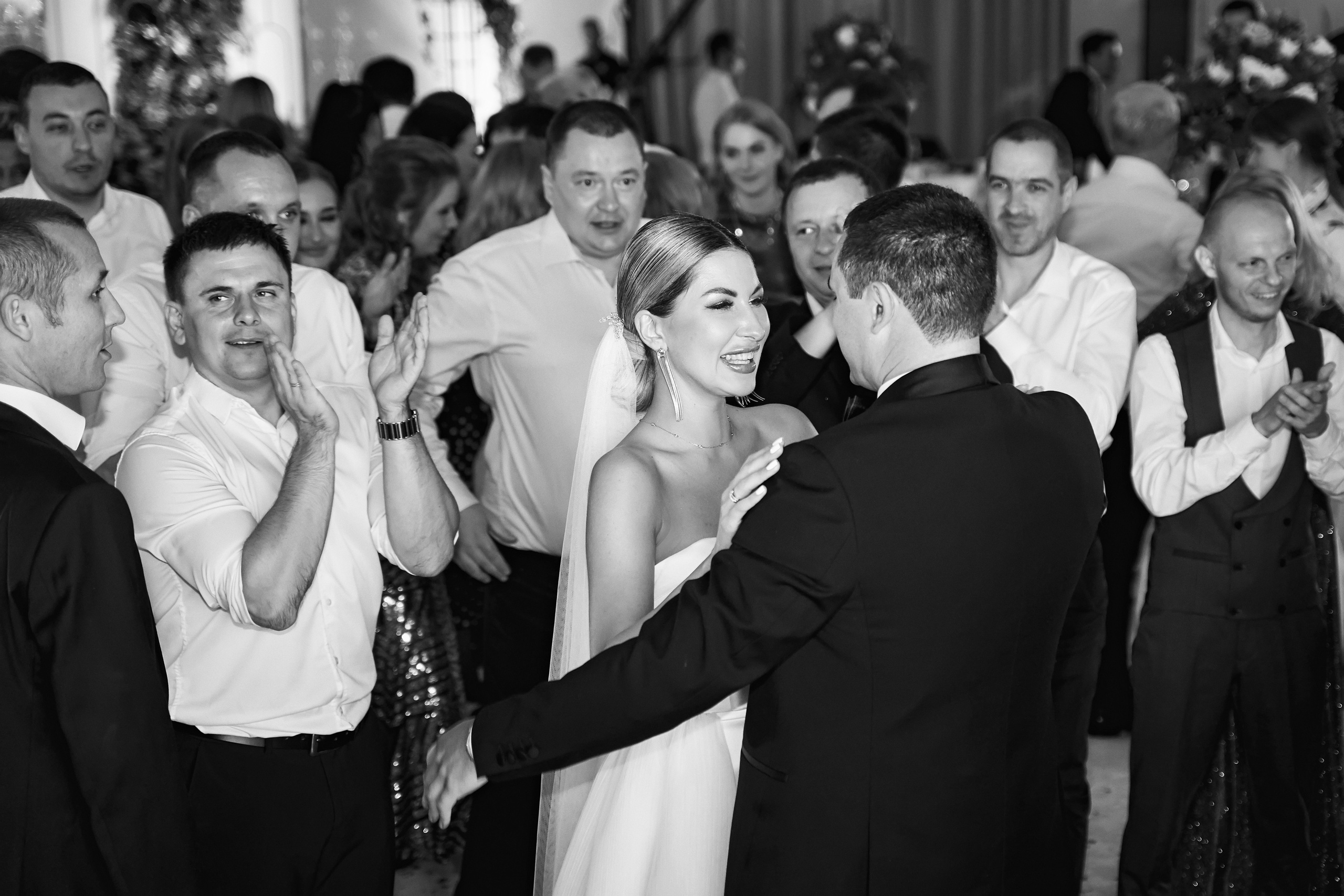 Красивая выездная регистрация в «Шато Де Талю» винодельня в Геленджике. ТВИНС СТУДИО — лучшие свадебные фотографы и видеографы в Краснодаре