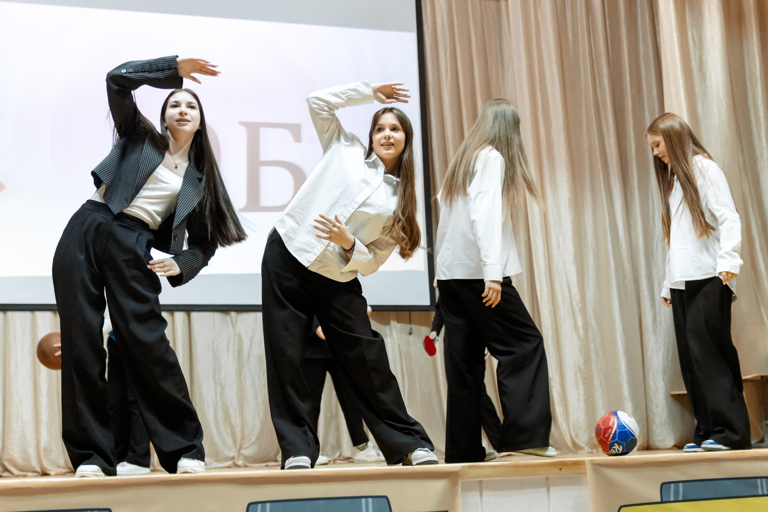 Выпускной шк 88 9-е кл. 24.05.2024. Свадебный и Семейный фотограф г. Ижевск Гульназ Солдатова. Гульназ фото