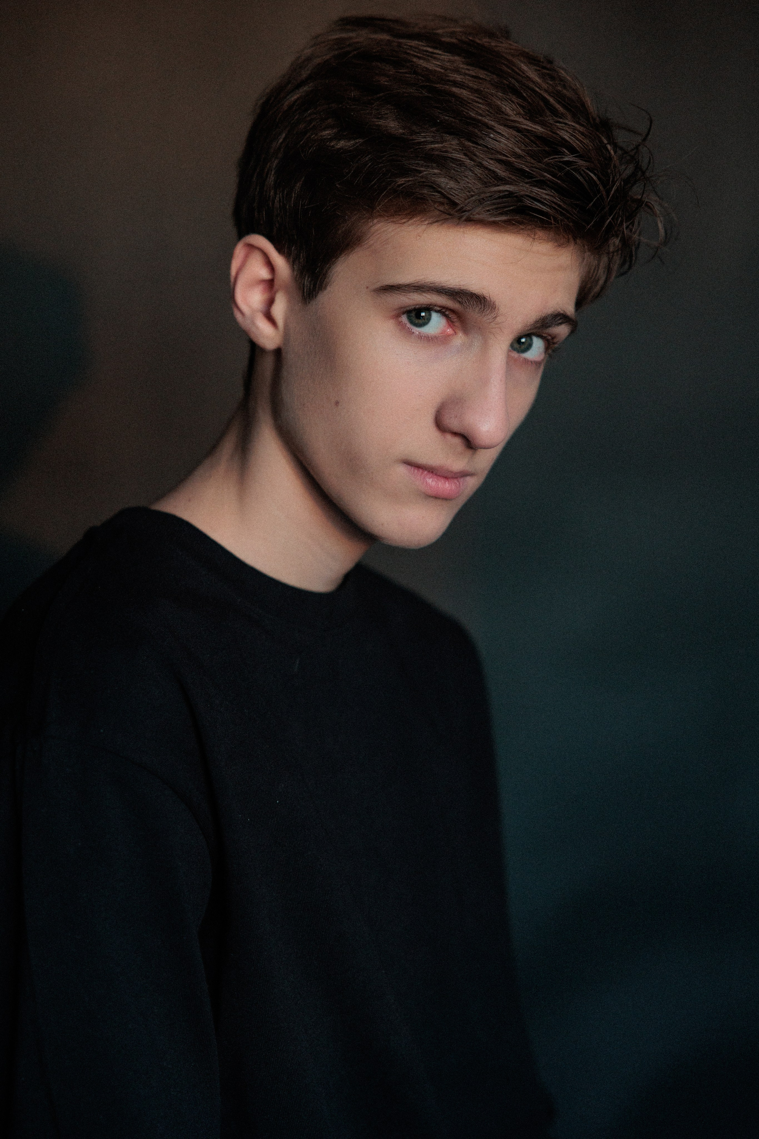 АРТЁМ. Я фотограф из Москвы к Вашим услугам