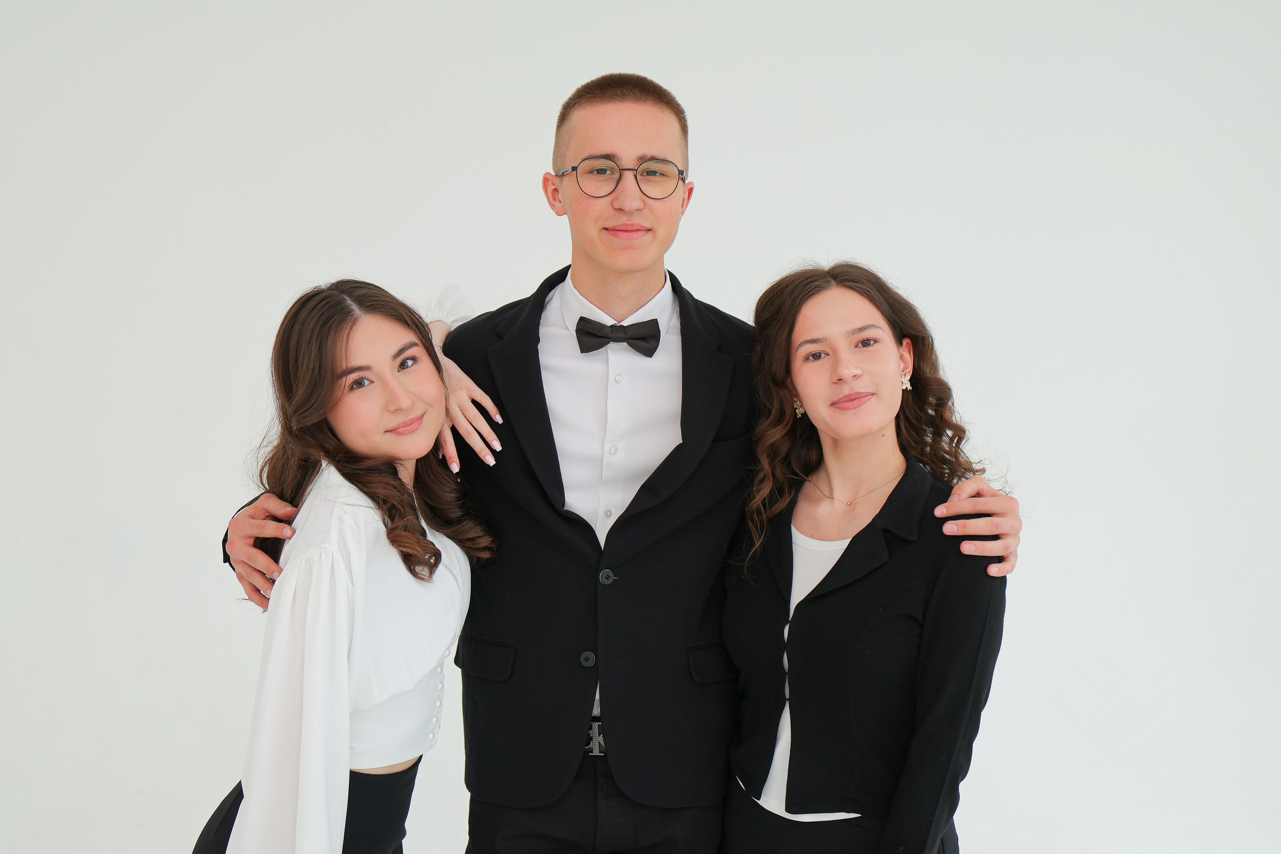 Циклорама 11 класс. Семейный фотограф Тюмень, фотограф на роды Салмина Мария