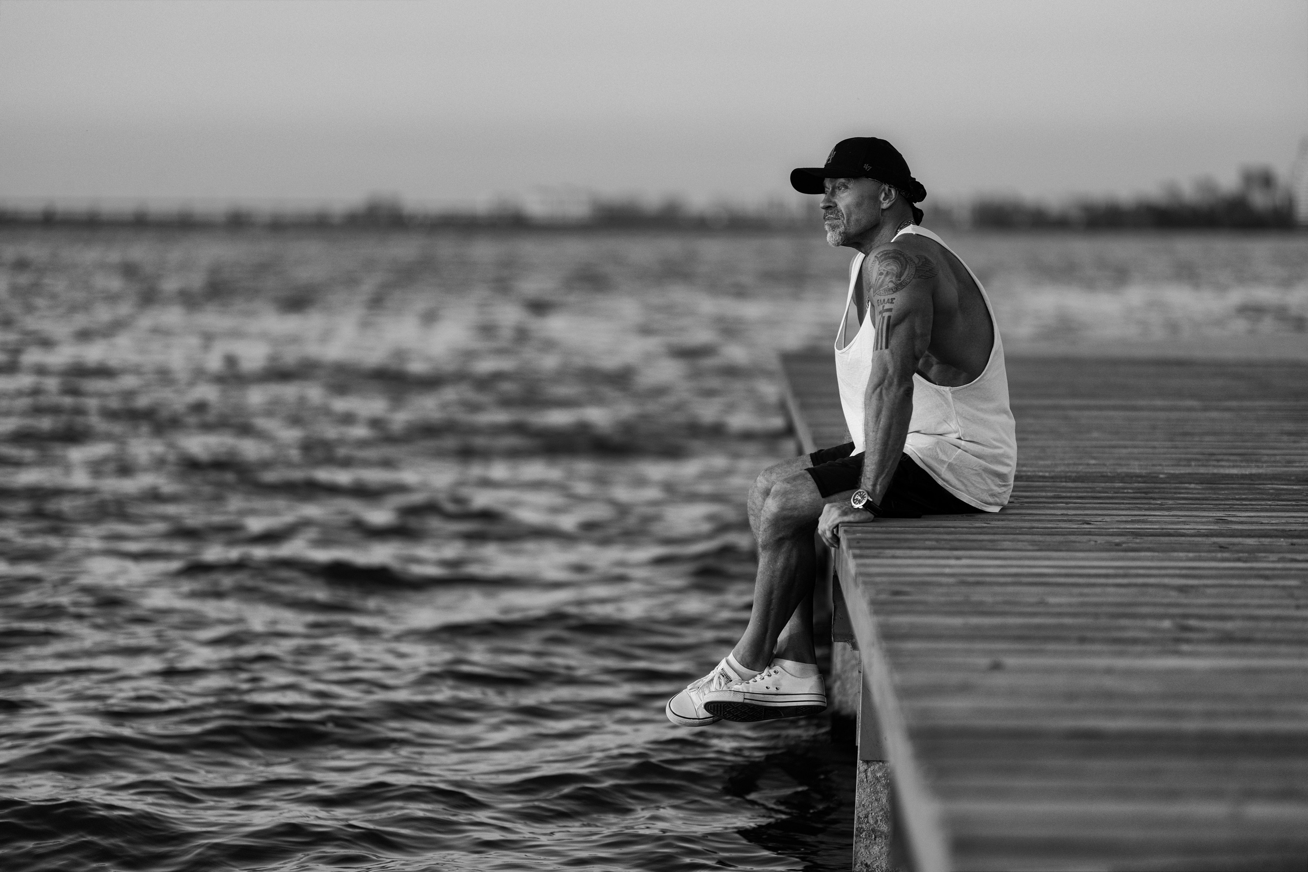 Фотосет на улице и спортплощадке с Александром для контента. Дмитрий Шульгин, портретный фотограф в Воронеже