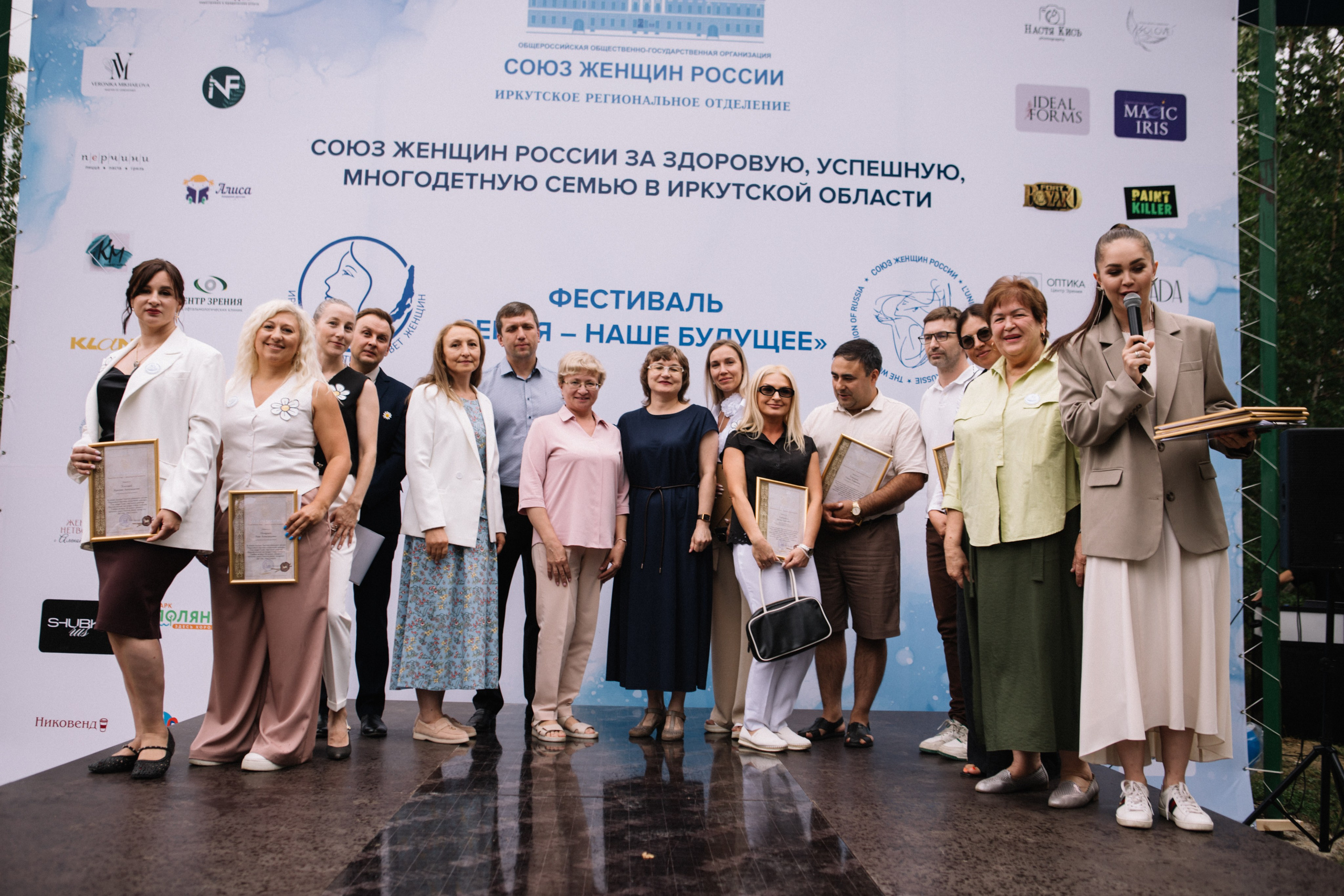 Фестиваль к Дню семьи, любви и верности. Фотограф в Иркутске Анастасия Кись. Студийная фотосессия беременности в тканях Иркутск. Семейная фотосессия, ПОРТРЕТ «ПОКОЛЕНИЕ»