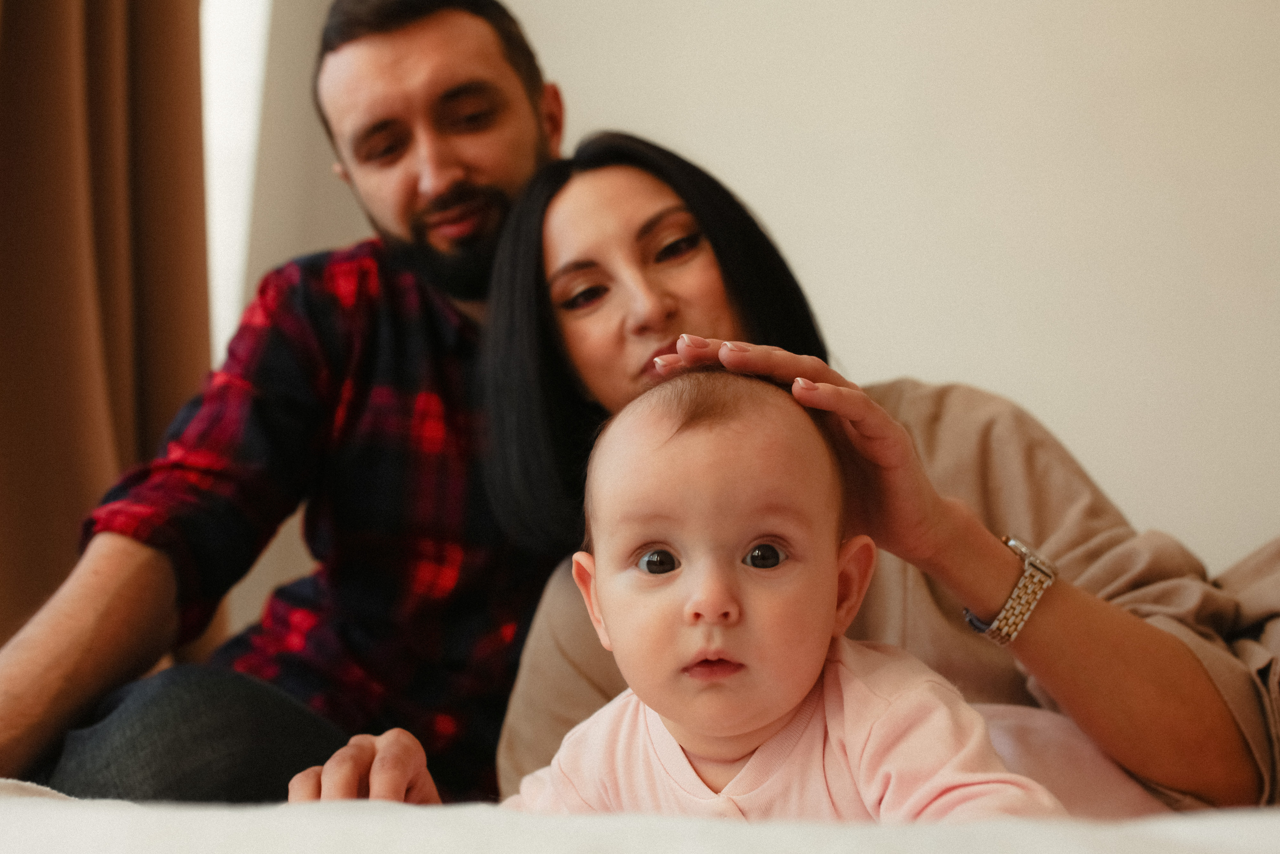 Семейная фотосессия в студии. Бренд, контент фотограф в Волгограде Елена Даньшина