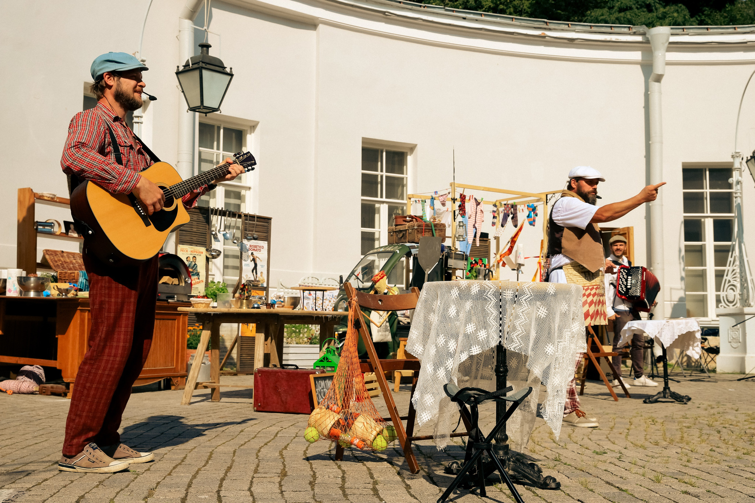 Театр Вкуса, Приключения итальянцев в России
