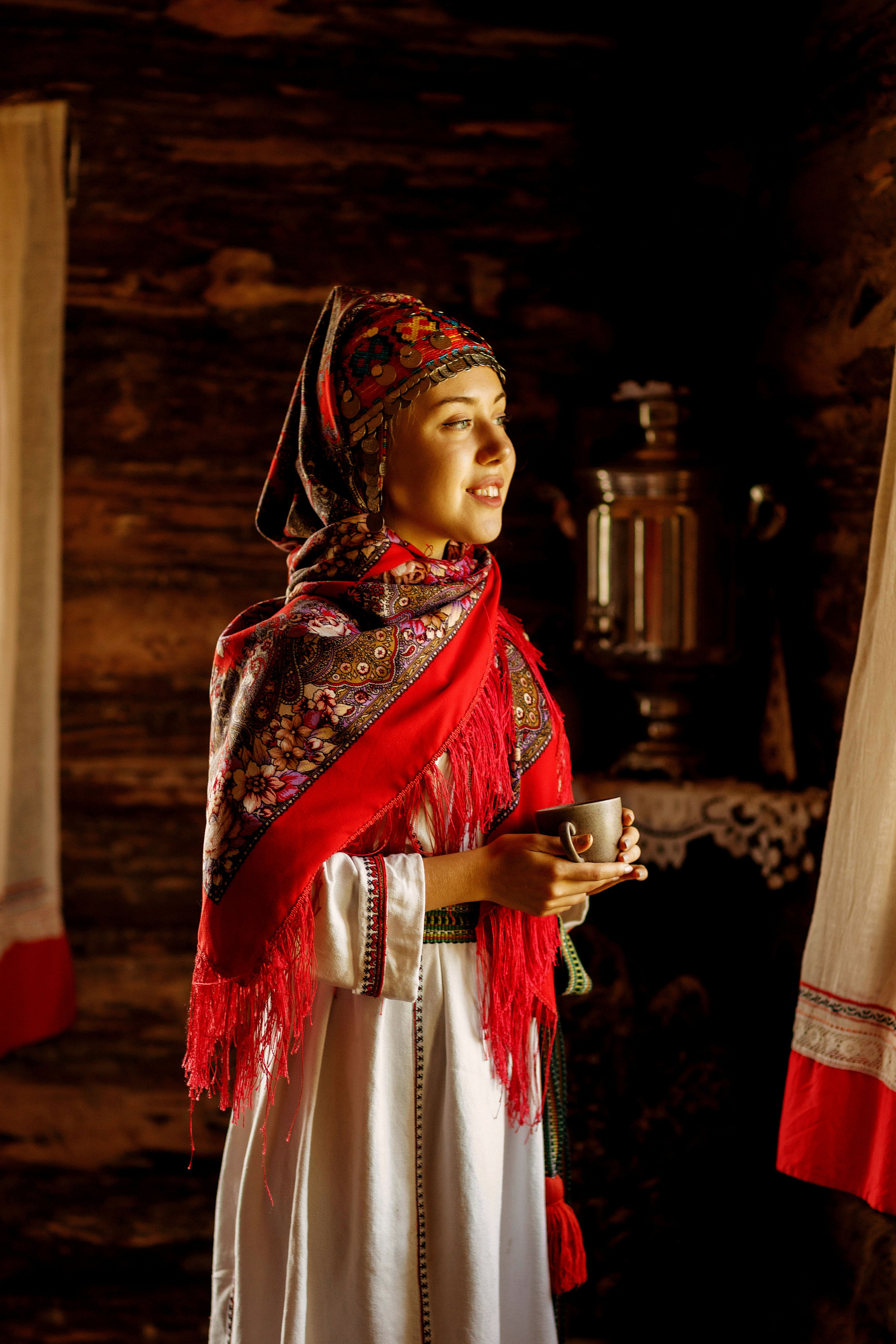 Фотосессия с Аней в этнокомплексе Ясна. Портретный и репортажный фотограф в Чебоксарах Андриян Чаркин
