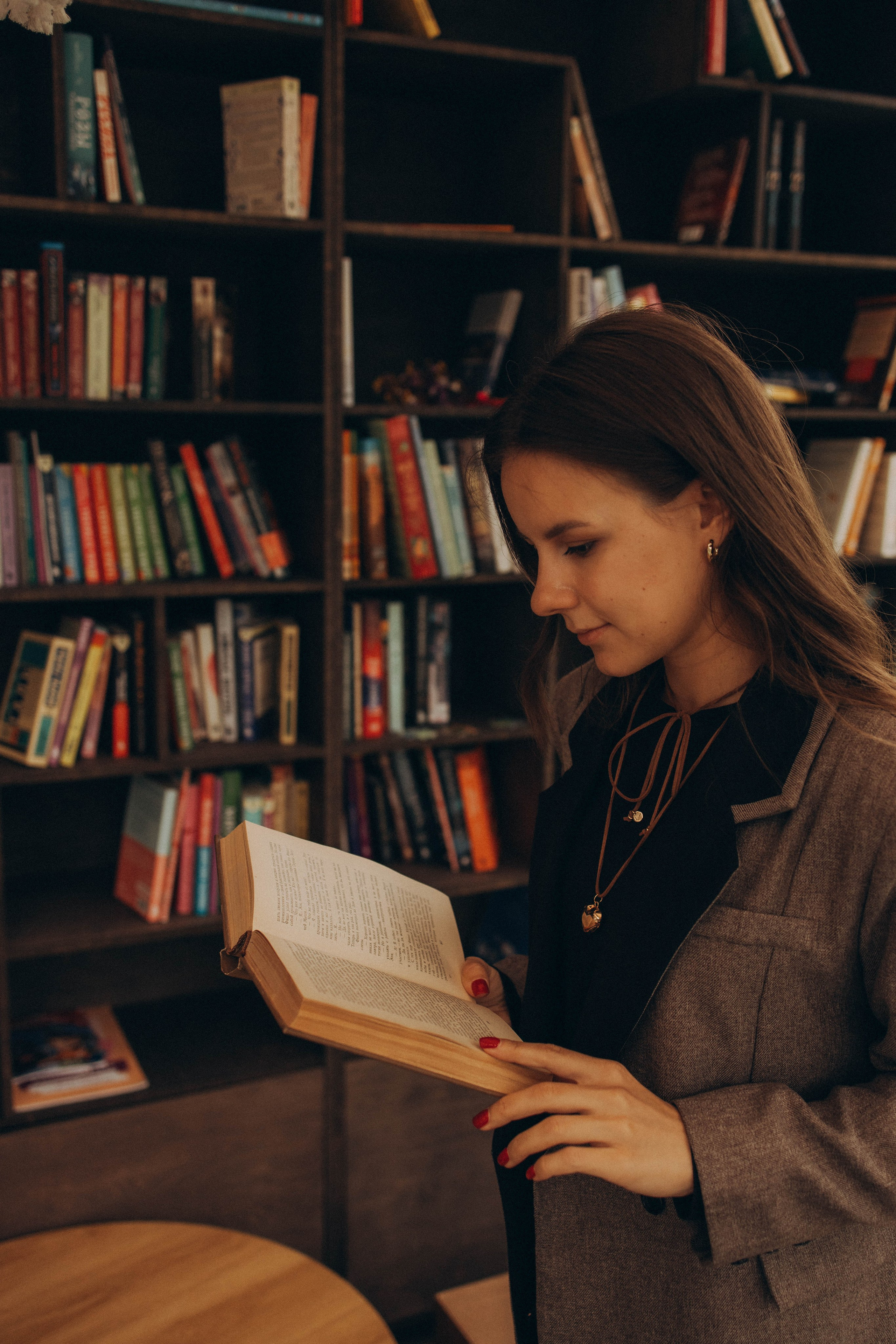 Ирина лесная библиотека. Фотограф lifestylе в Москве Пшеничная Анастасия