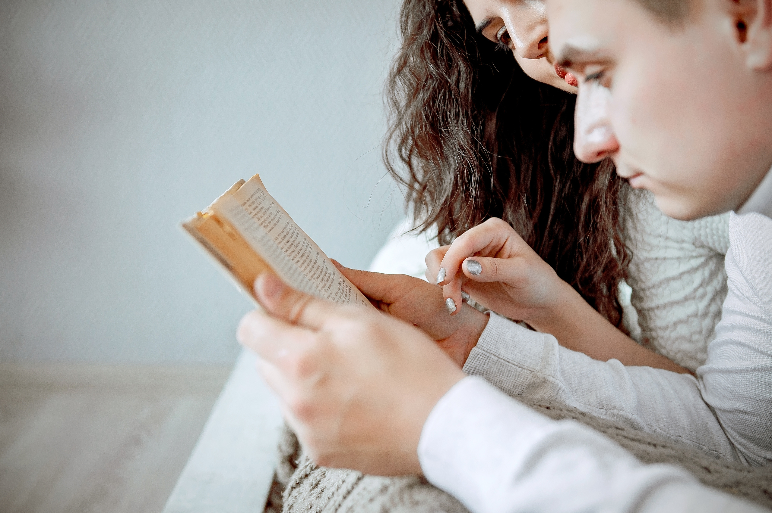 Love story фотосессия в фотостудии во Фрязино. Свадебный и семейный фотограф Виктория Носачёва. Щелково, Москва и МО
