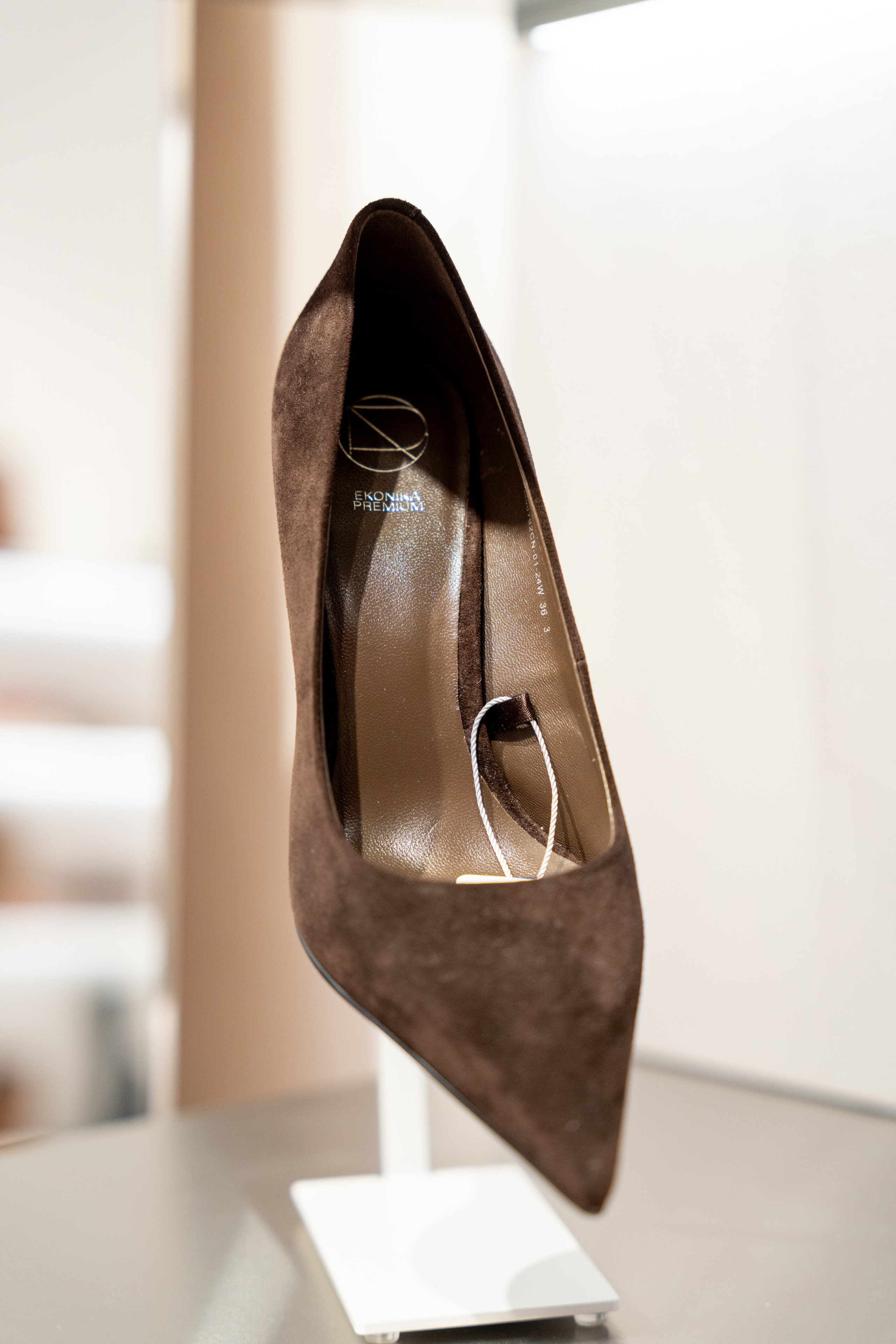 Интерьерная фотосъемка магазина Ekonika в Краснодаре — обувной бренд Профессиональная фотосъемка Ekonika — фирменный магазин в Краснодаре. Шедевры для Вас! Фотограф и Видеограф в Краснодаре Пахиев Руслан