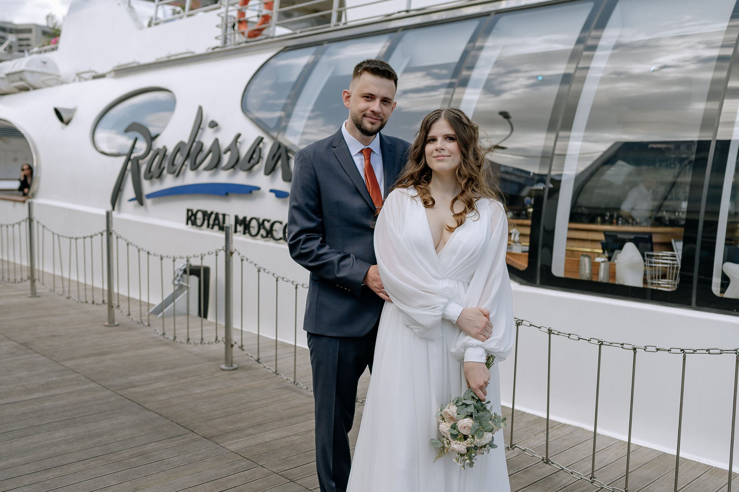 Регистрация брака и фотосессия на теплоходе флотилии Рэдиссон Ройал. Свадебный фотограф Москва — Сергей и Татьяна