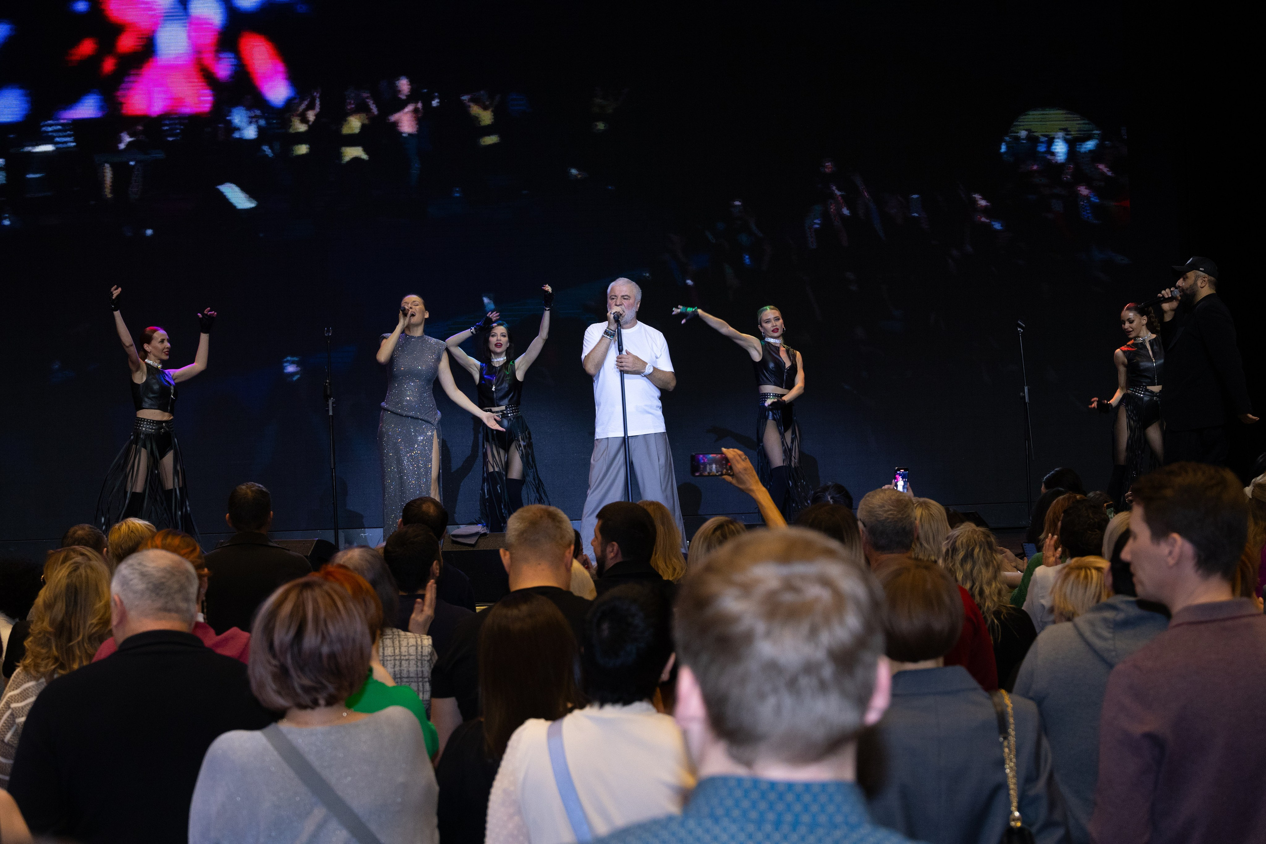 Сосо Павлиашвили КРАСНОЯРСК. Фотограф Красноярск съемки лавстори, фотосессия в студии, портретная съемка, творческие фотосессии
