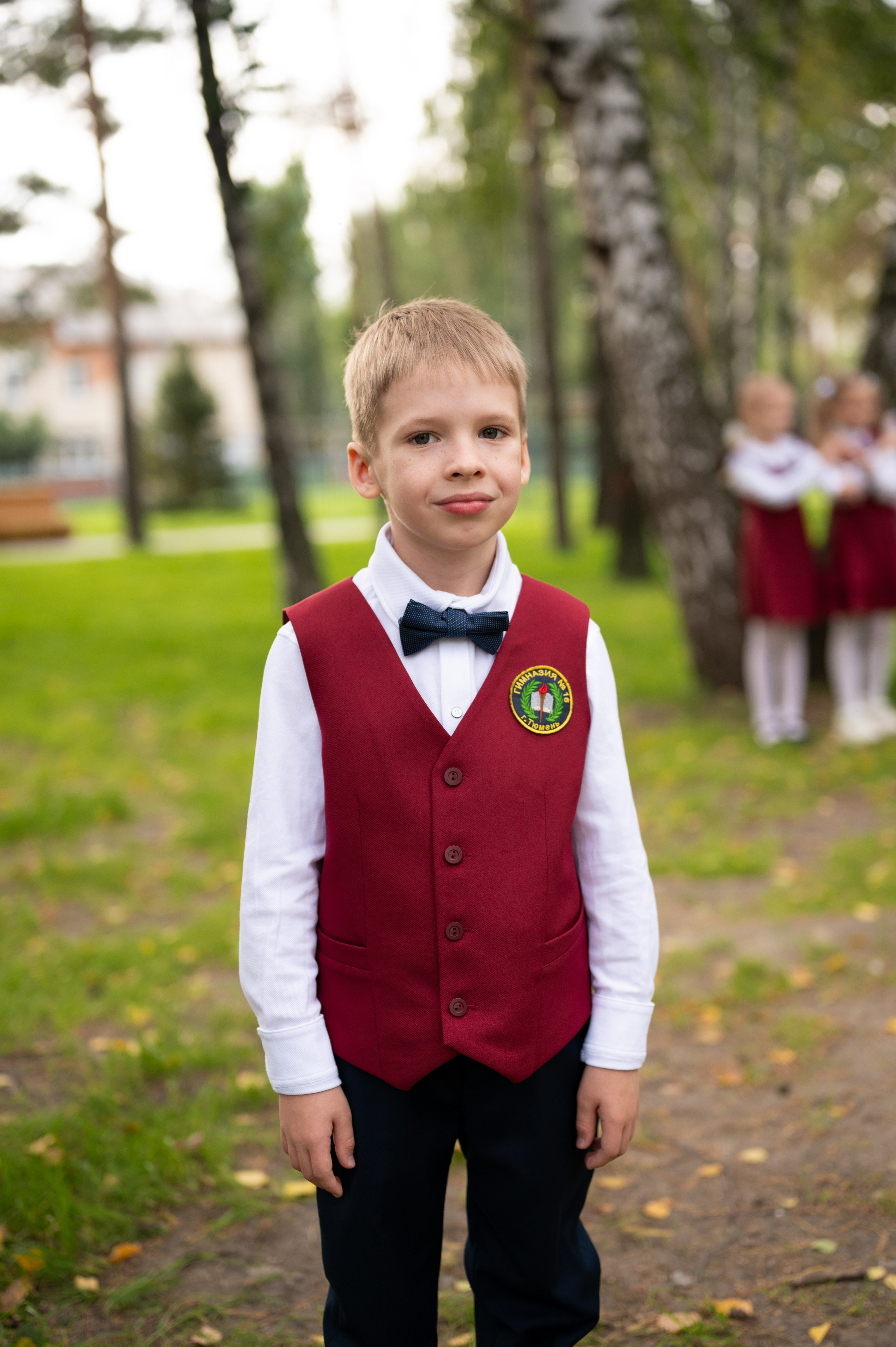 1 сентября 16 гимназия 2 класс (линейка + в классе+ на улице). Фотограф новорожденных, семейный детский в Тюмени Татьяна Морозова