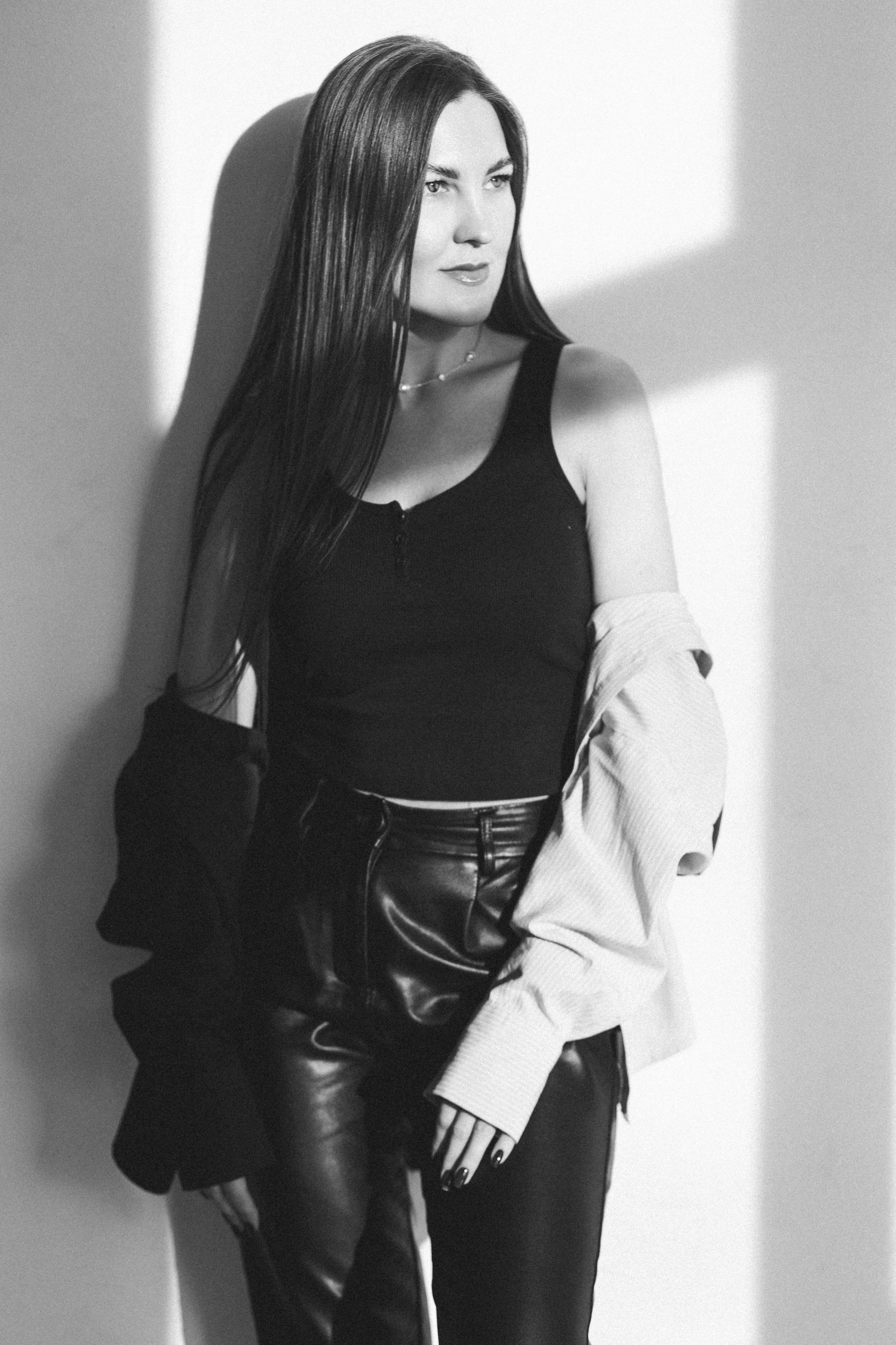 Студийные съемки в ч/б. Женский фотограф в Москве Рина Леонтьева