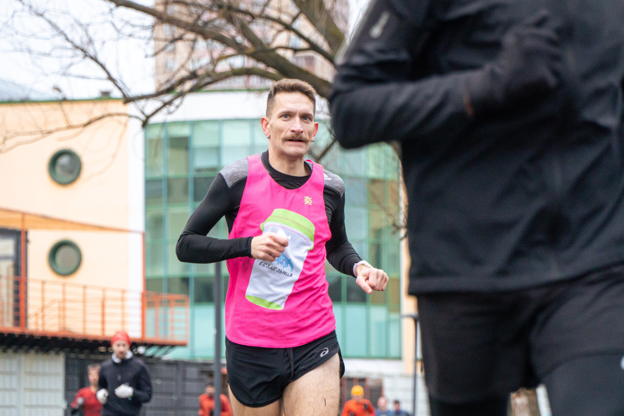 5 вёрст Реутов 16.11.2024. Роман Капилюшов. Бег. Фото. Видео. г. Люберцы