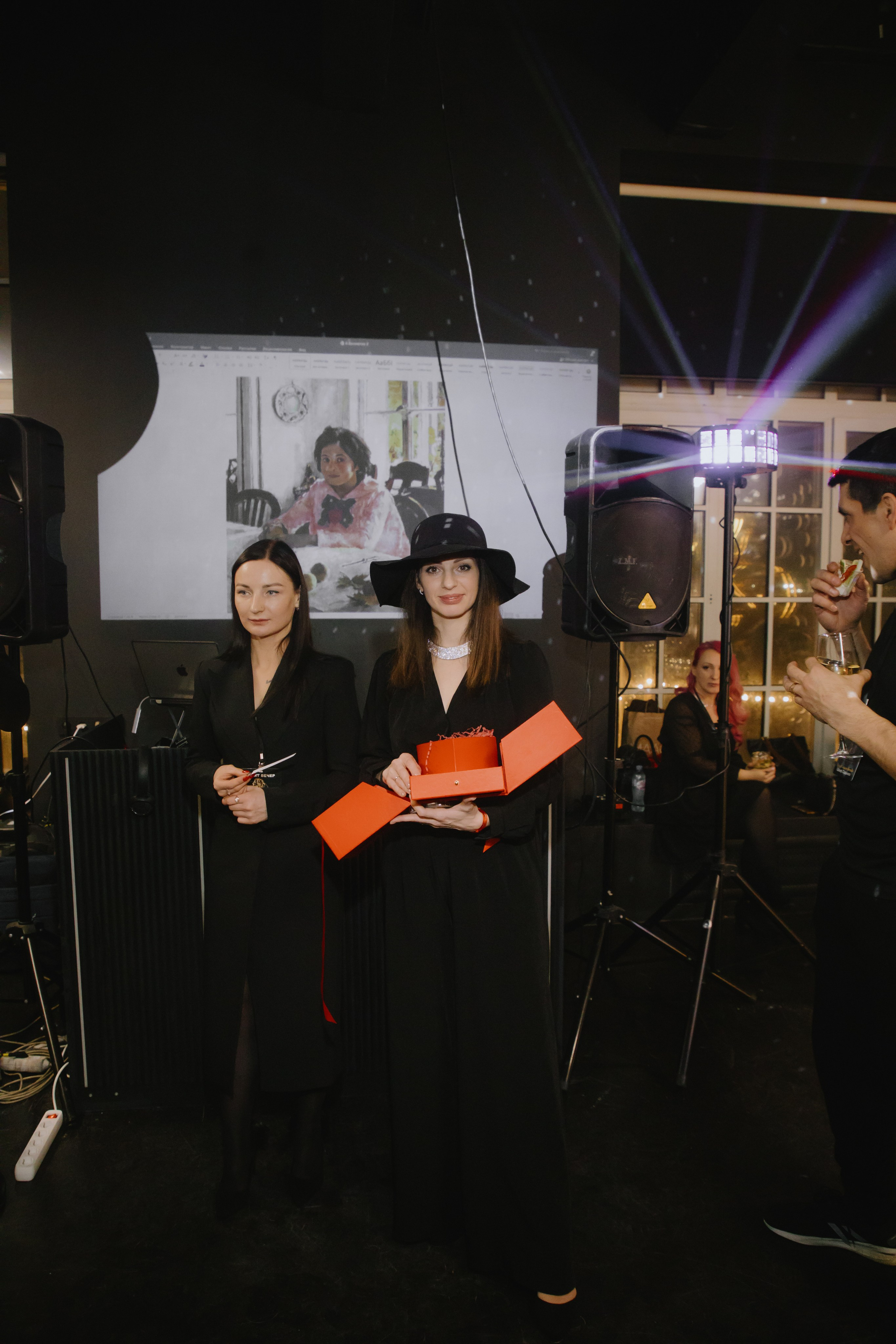 See `You Perfume. Фотограф в Москве и Санкт-Петербурге Дарина