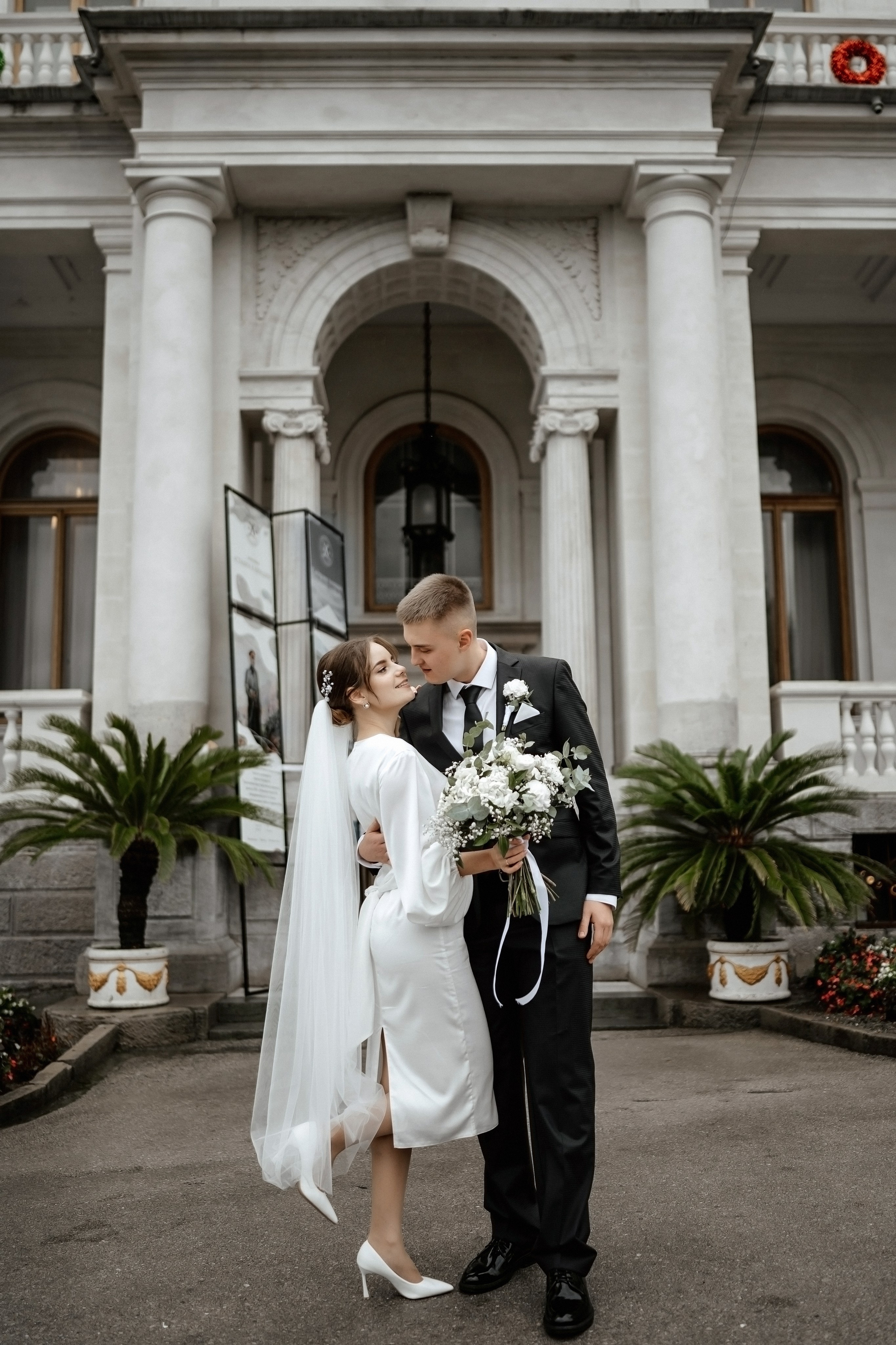 Свадебная фотосессия в Ливадийском дворце. Свадебный и семейный фотограф и видеограф, Крым, Москва, Санкт -Петербург