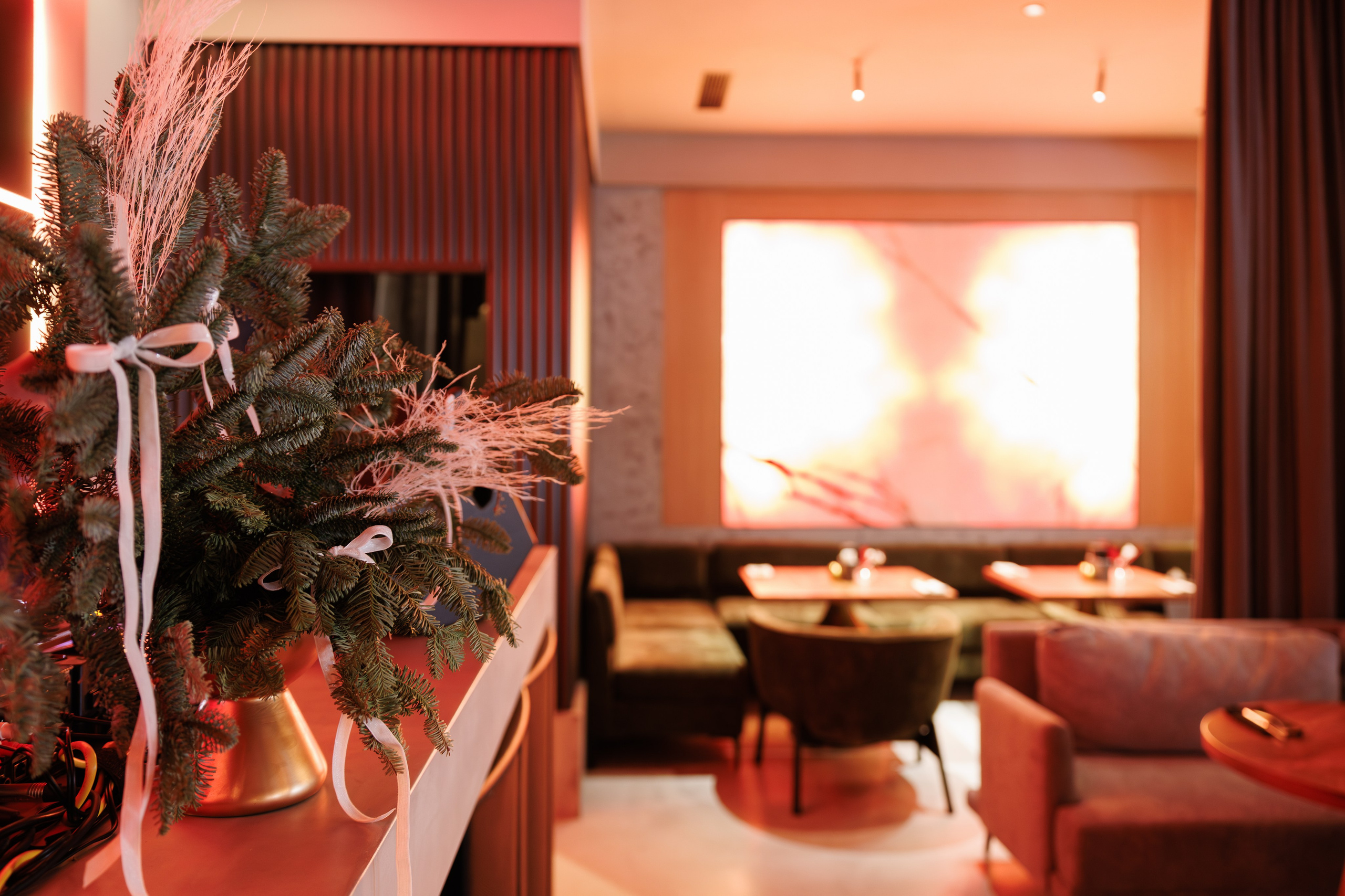 Фотограф для интерьерной съемки ресторана. Контент для бизнеса в Екатеринбурге Полдень Медиа