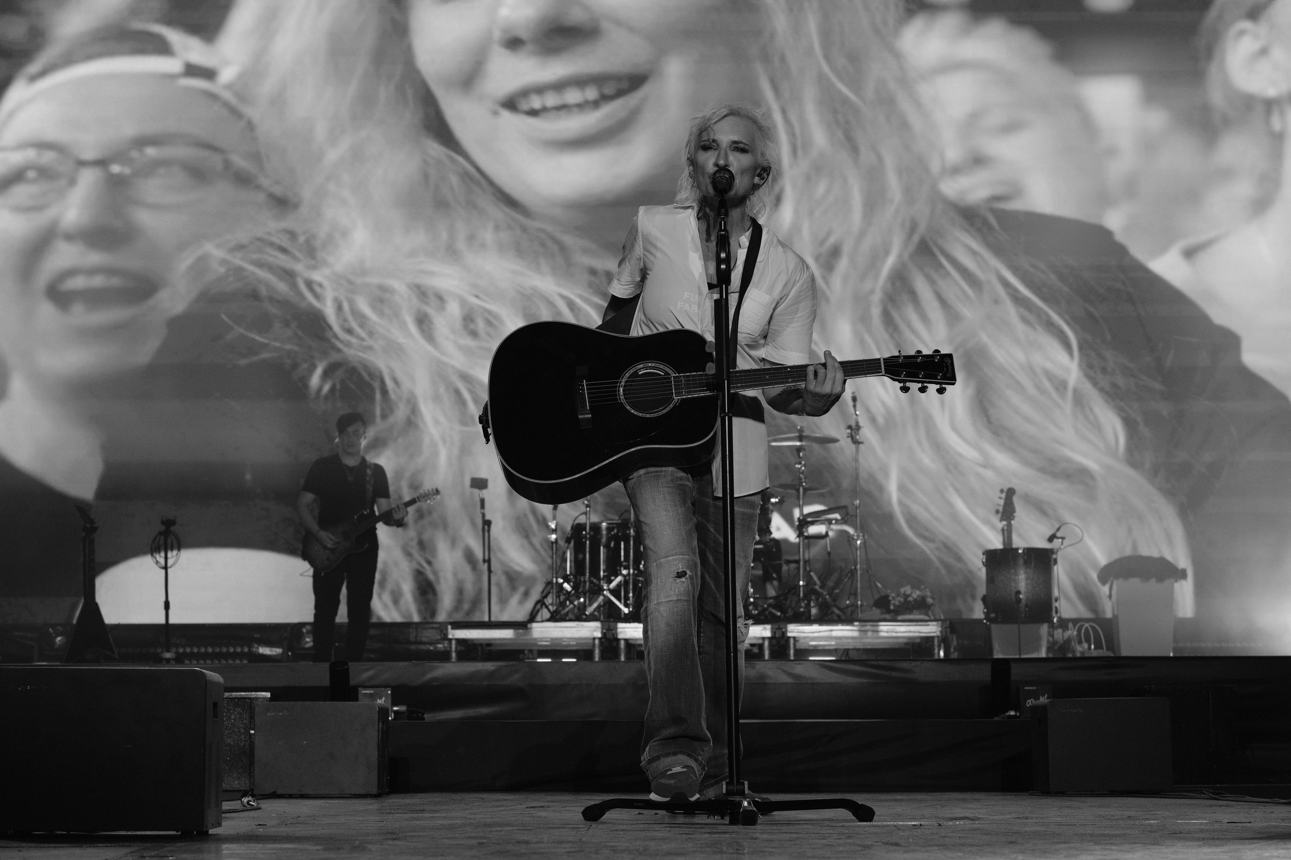 Диана Арбенина (группа «Ночные снайперы») — Москва, МТС Live Лето 2024. RedGeek - блогер и стручњак за образовање и ИТ Кирил Ситнов