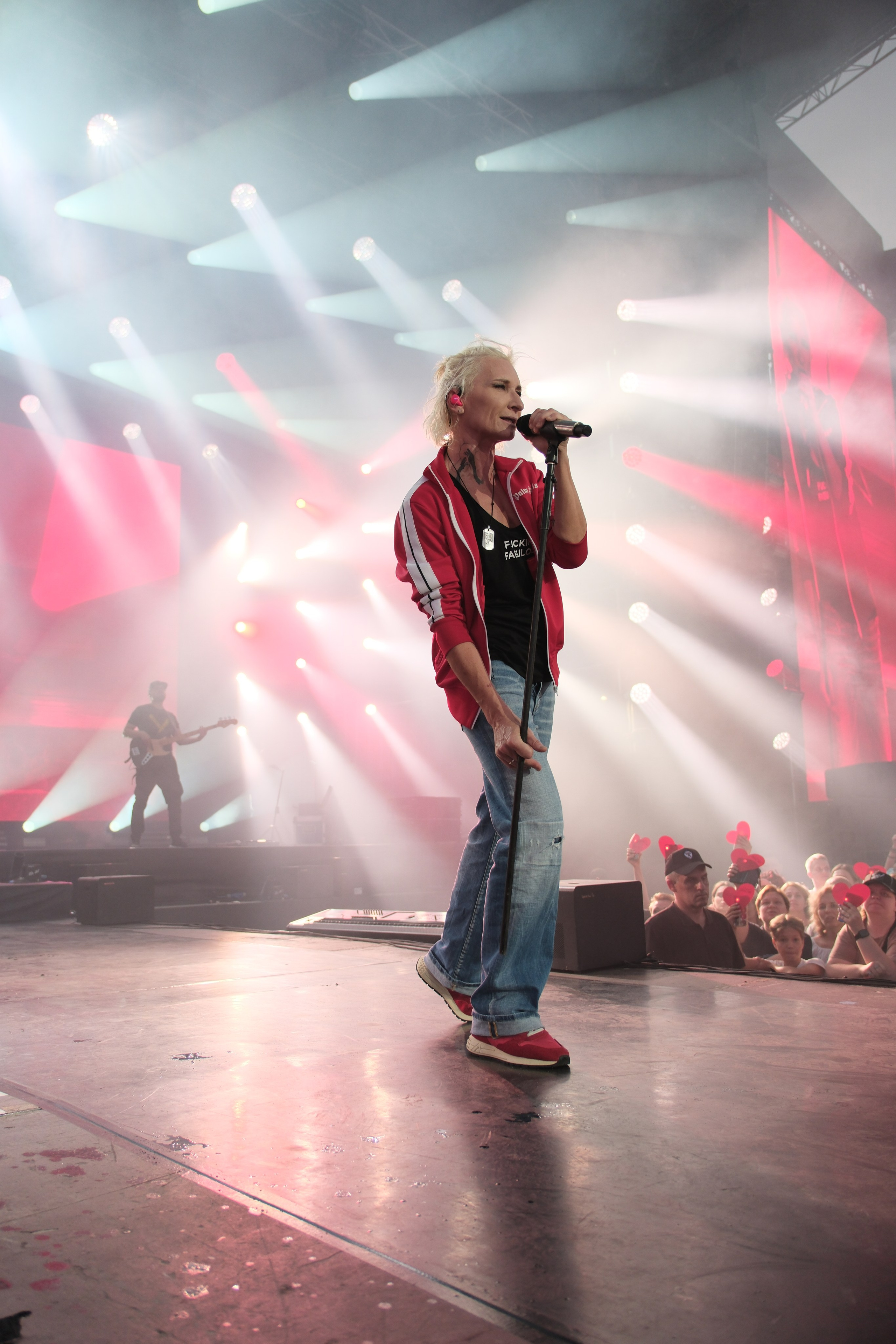 Диана Арбенина (группа «Ночные снайперы») — Москва, МТС Live Лето 2024. RedGeek - блогер и стручњак за образовање и ИТ Кирил Ситнов