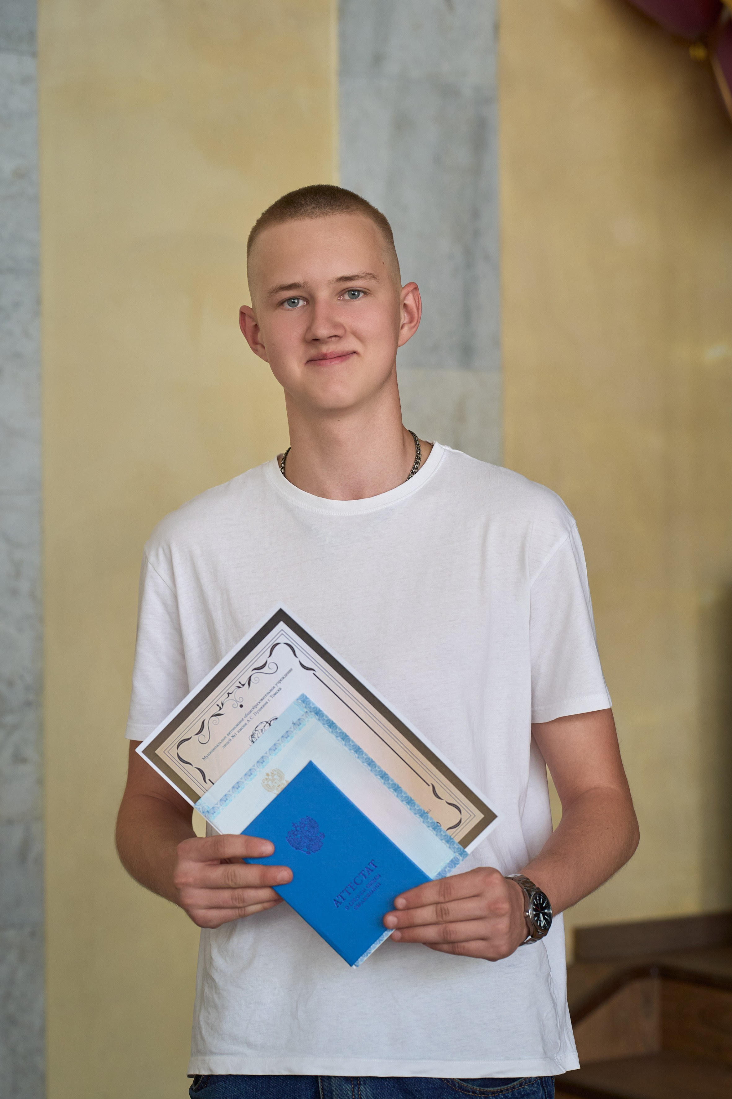 Вручение аттестатов 11 класс. Репортажный и портретный фотограф в Томске Ларионов Артём