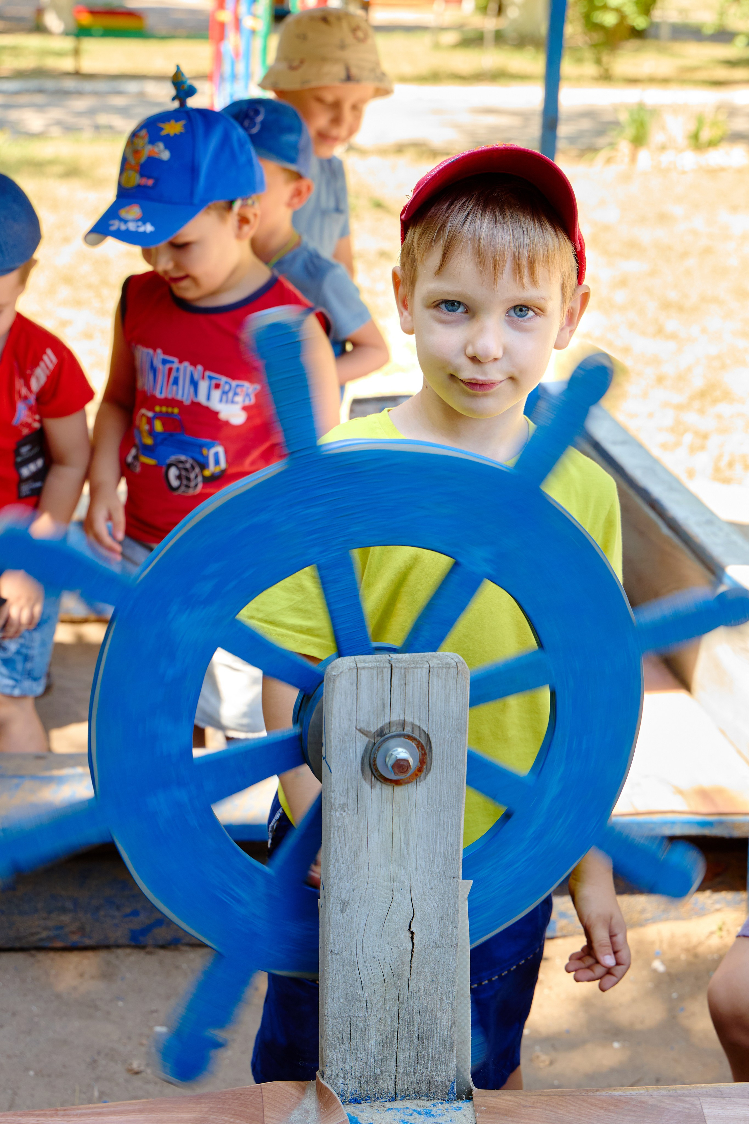 Пример летней съёмки в детском саду № 92 младшая группа Ромашки. Фотограф Выпускные альбомы Таганрог Сергей Коробченко