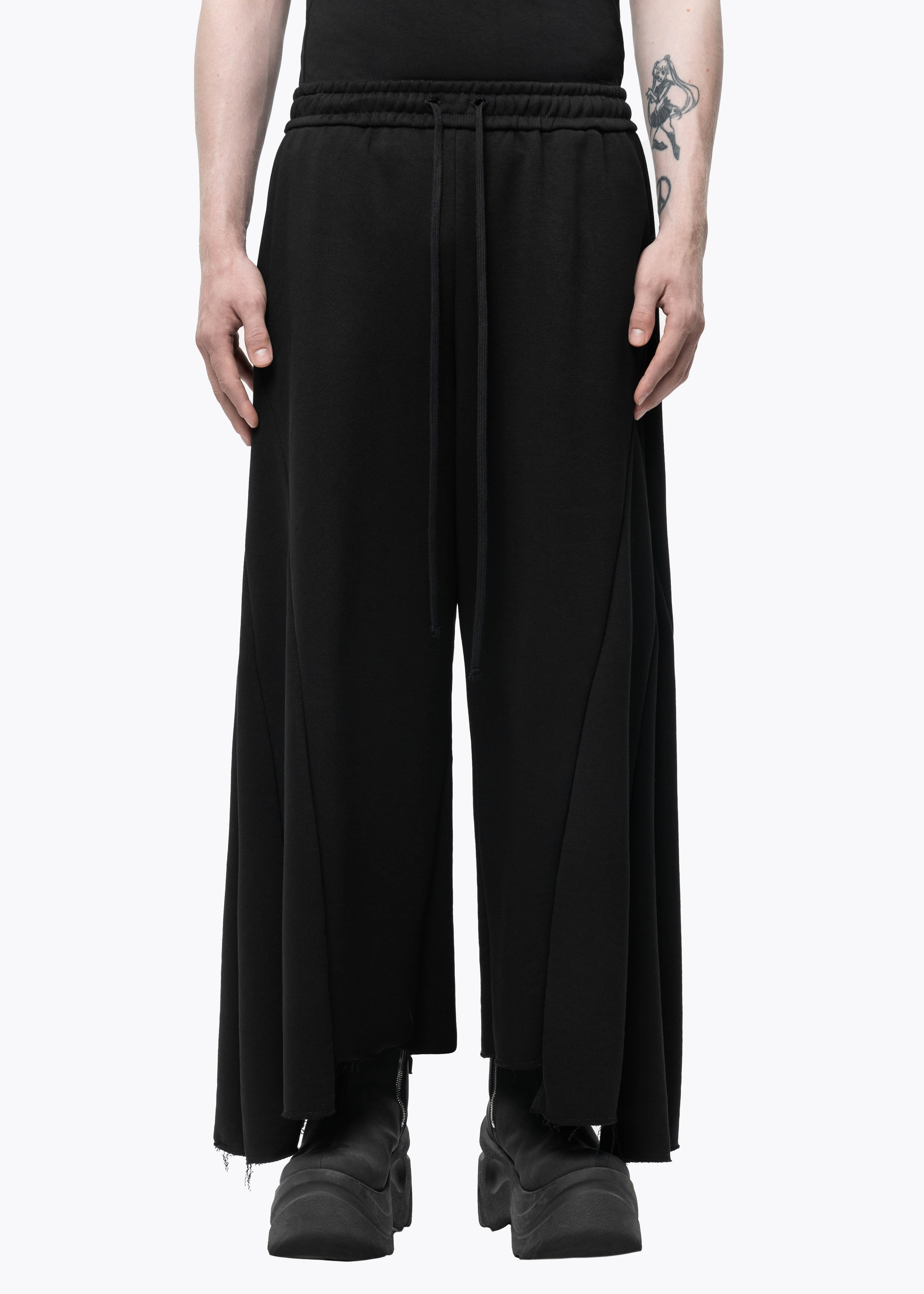 Bat Norton AI.AVANGARDEN. Фотограф для брендов Любовь Батина (Спб/Мск)