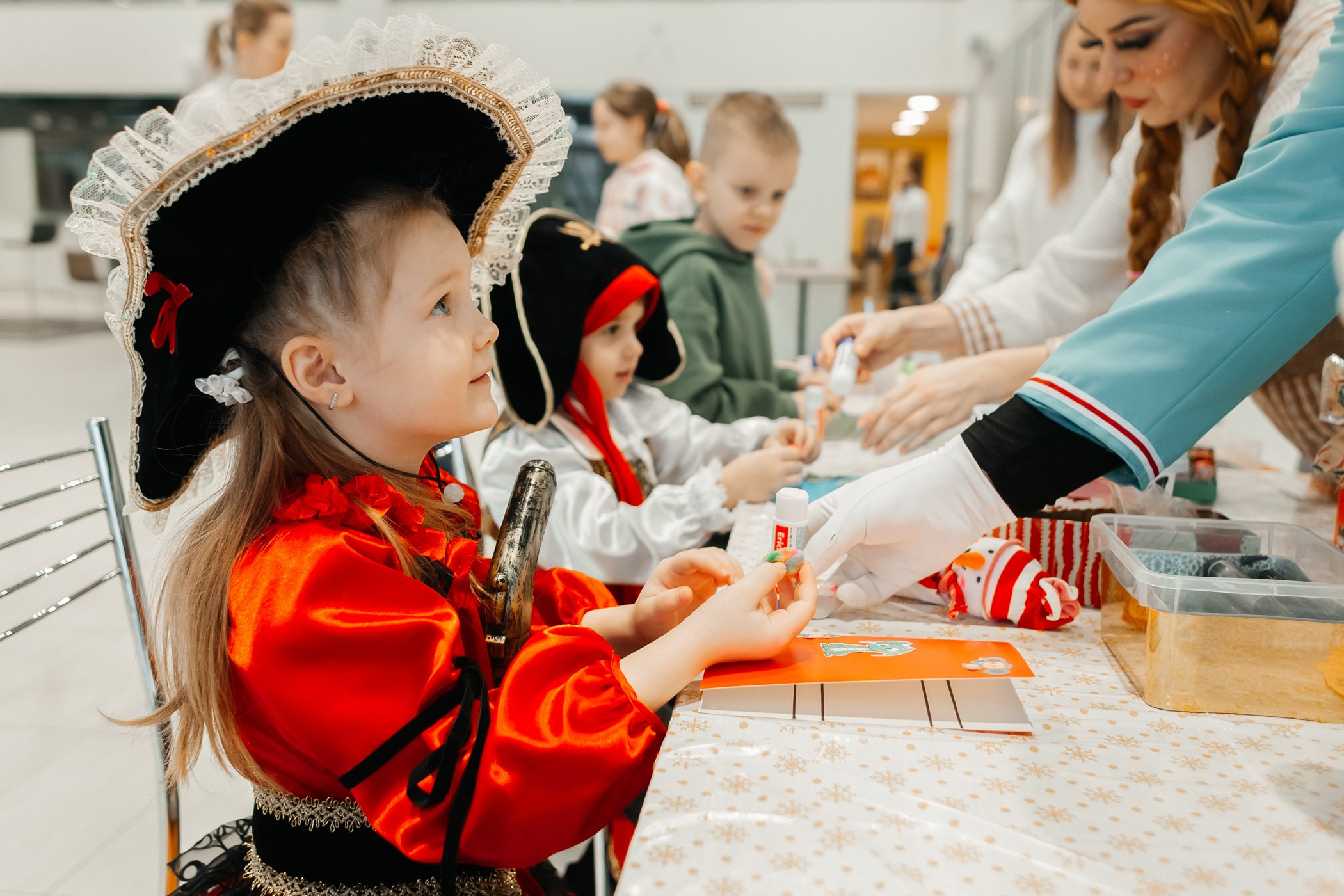 Детский мастер-класс в «Картель Авто» — «Студия чудес Алиса». Фотограф Кемерово | Сергей