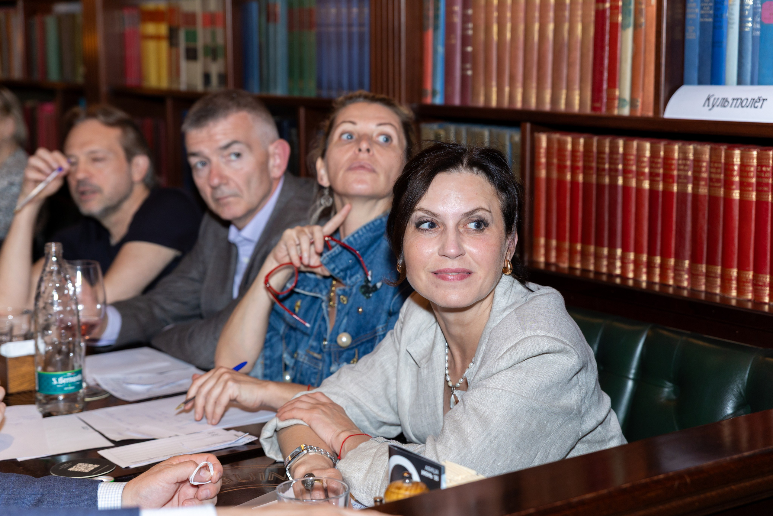 Клуб «Без дураков»