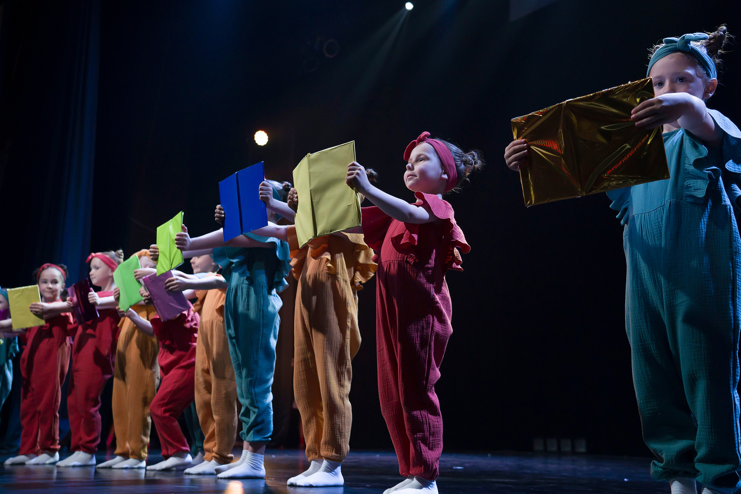 Танцевальное шоу. Фотограф в Санкт-Петербурге. Репортажная и все съёмки для бизнеса