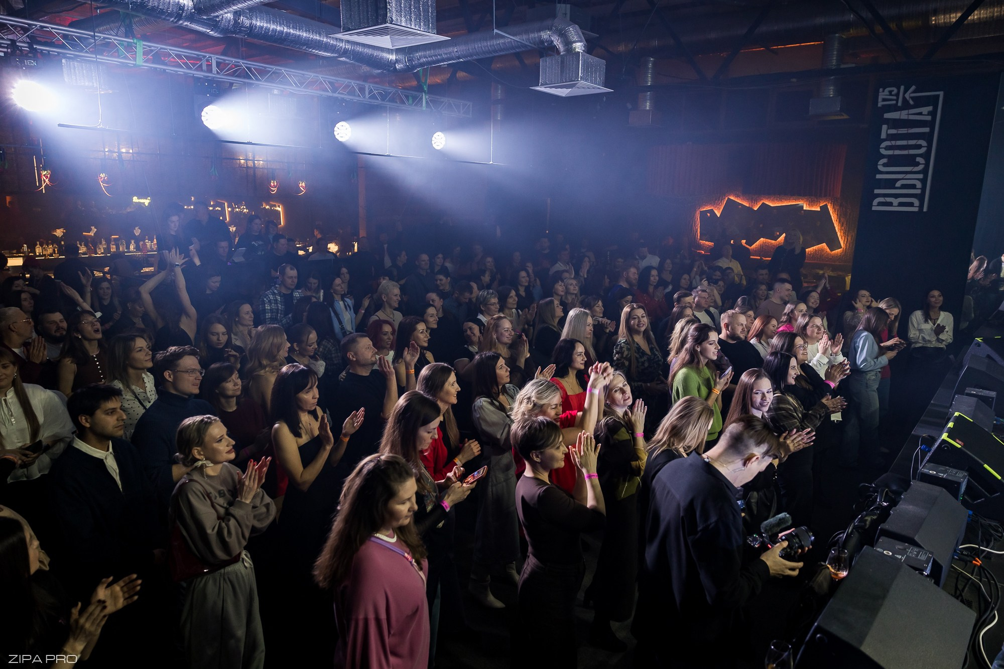 Сольный концерт кавер-группы «Балбесы». Фотограф Zipa Pro