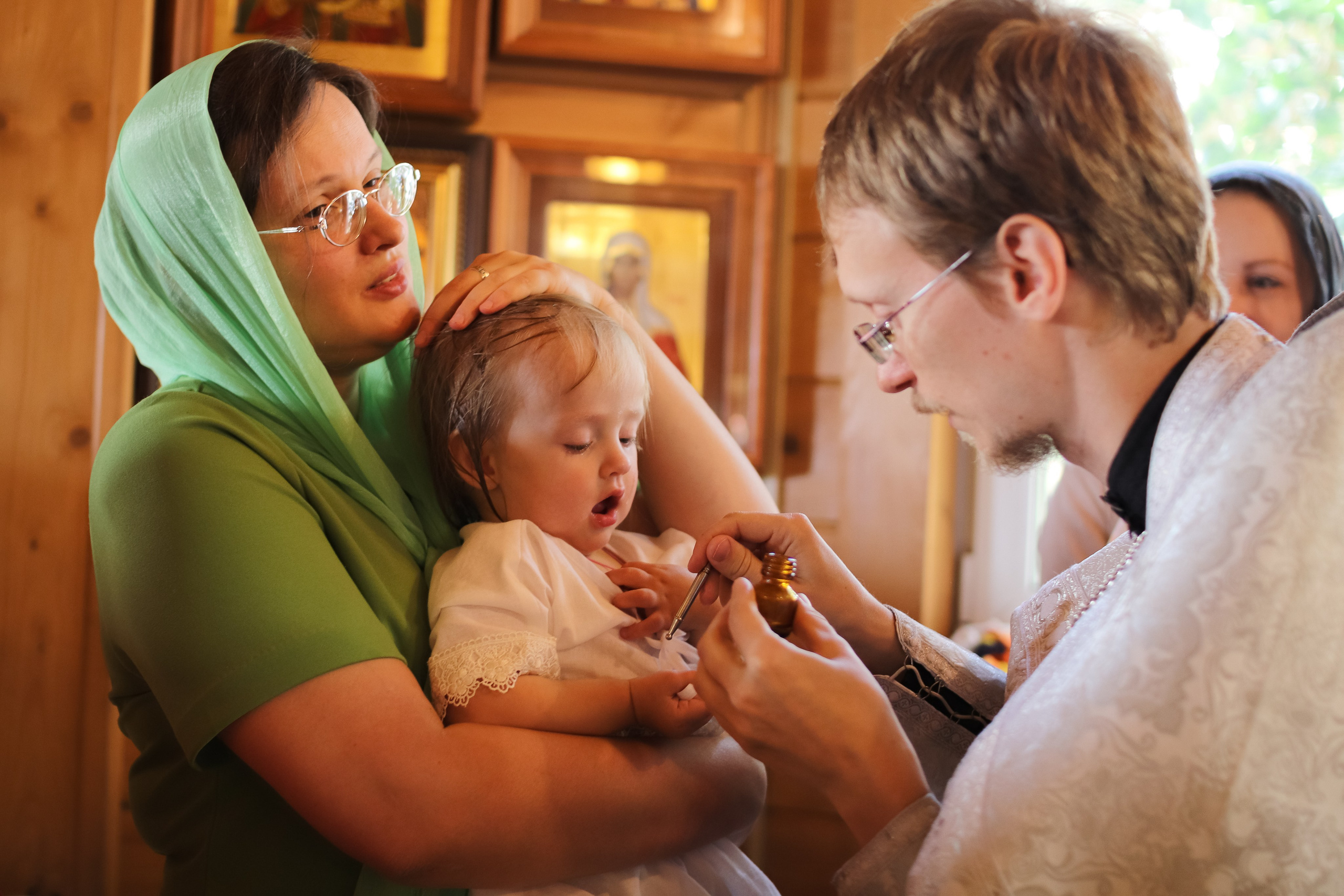 Крещение в храме Жён-Мироносиц в Марьино, базовая цветокоррекция. Фотограф на крещение/венчание