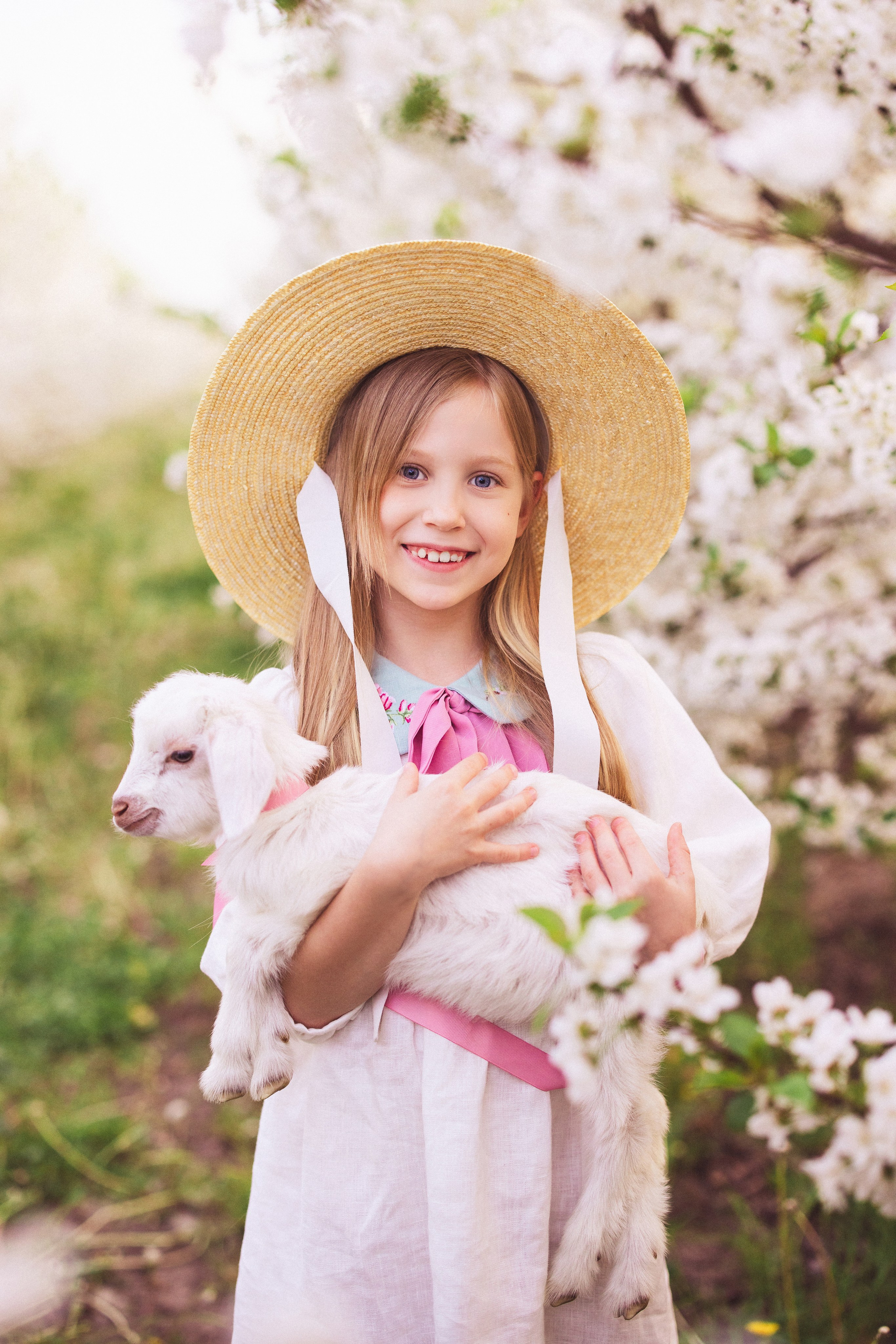 Фотосессия в цветущем саду с козочкой. Семейный и детский фотограф в Краснодаре Анна Трашкова