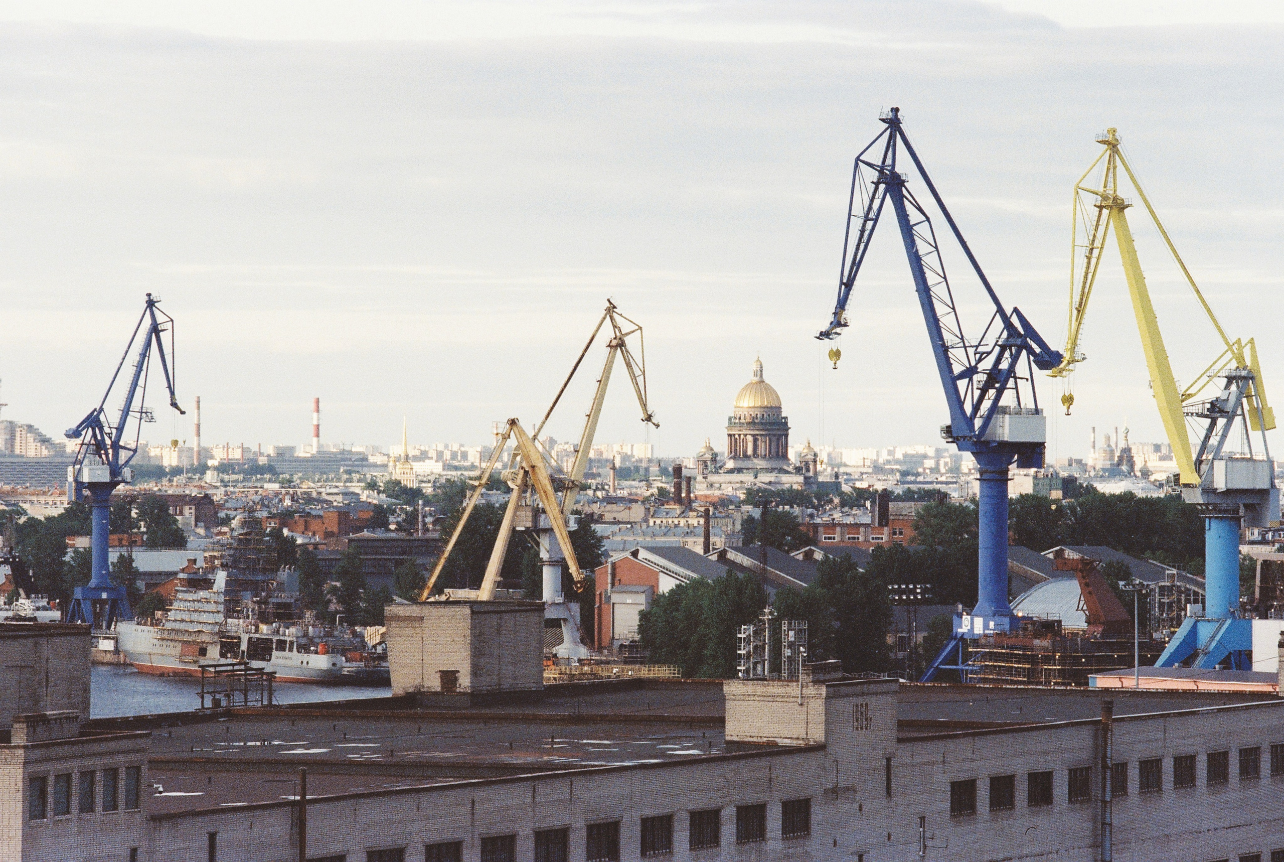 Фотографии цветные. Свадебный и семейный пленочный фотограф в Петербурге Истомина Ирина