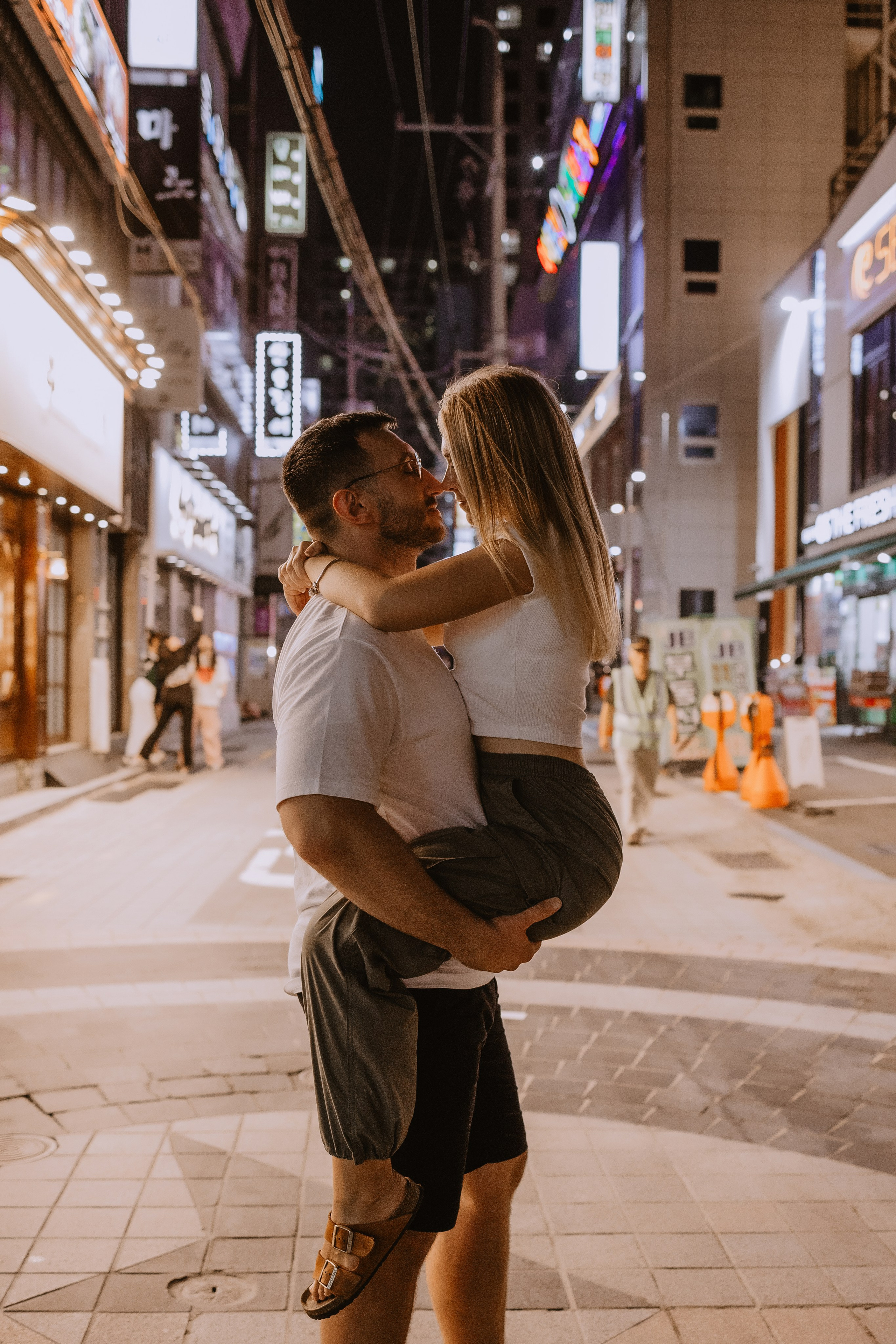 Вечерняя прогулка в городе Пусан. ВАШ ФОТОГРАФ В ПУСАНЕ (Южная Корея) Александра Ануфрий