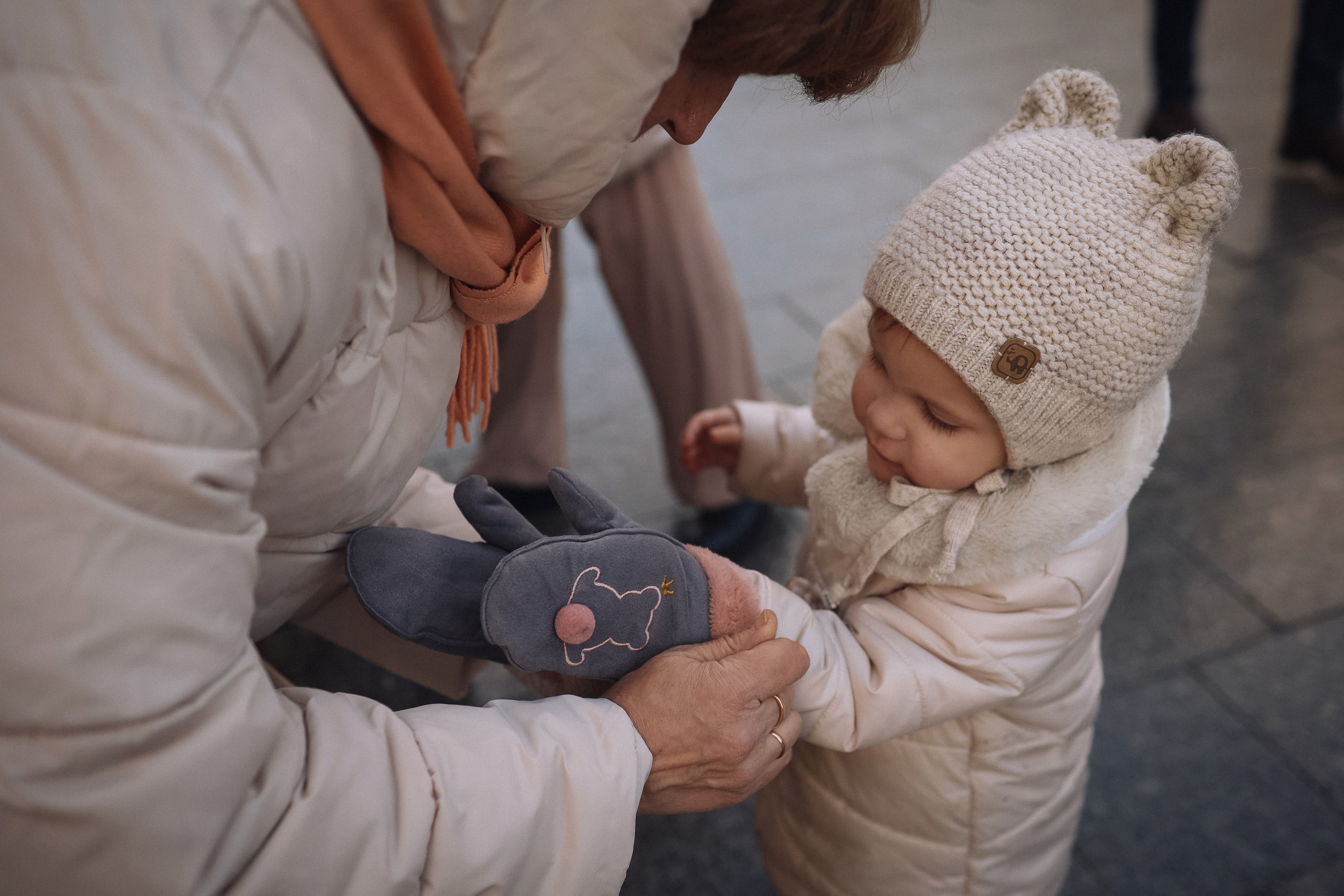 Вместе с бабушкой Света Жанна и малышка Лиза. Фотограф Владимир Москва