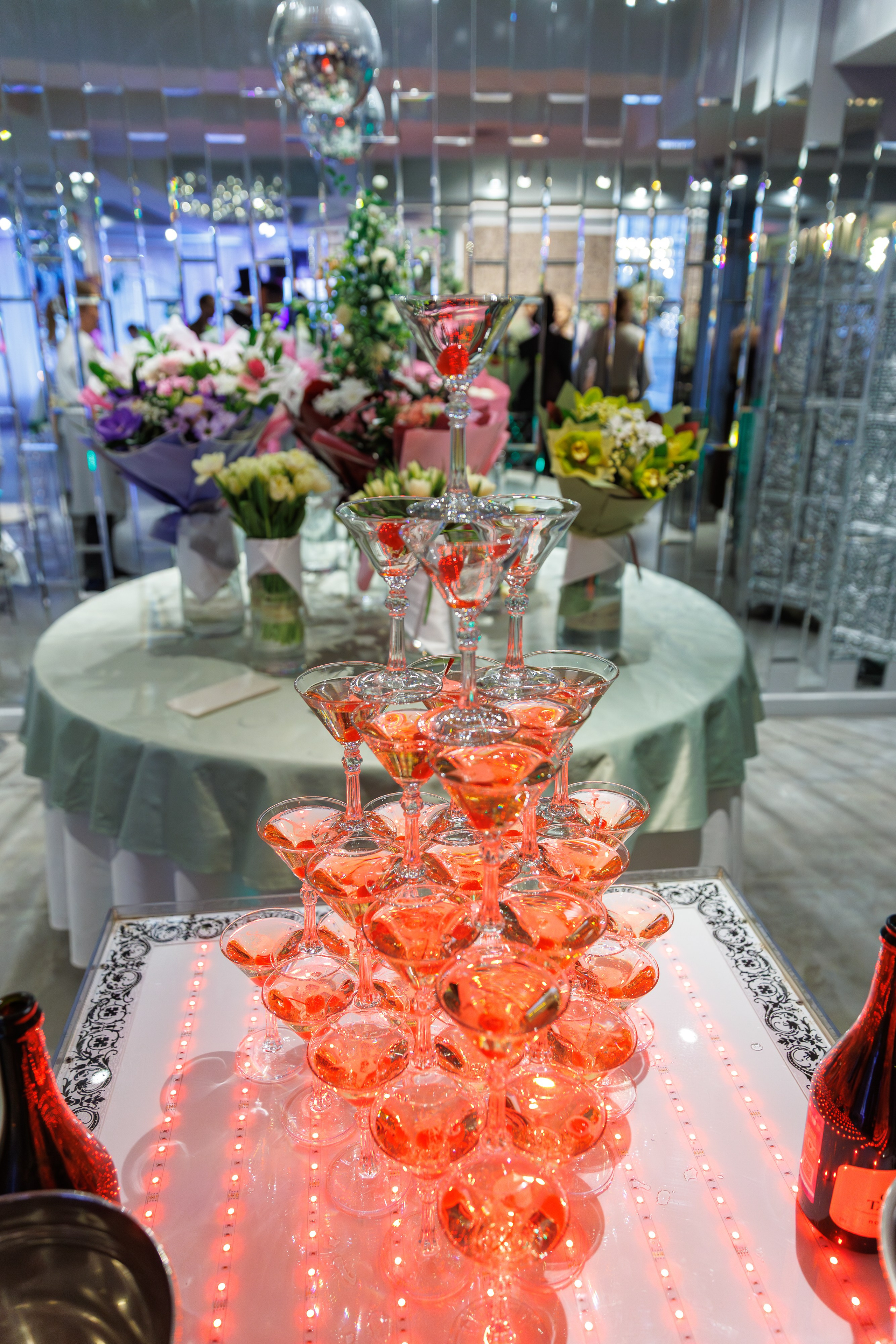 Свадебная фотосессия и сборы в гостинице Националь. Свадебный фотограф Москва и МО Сергей Киржаев