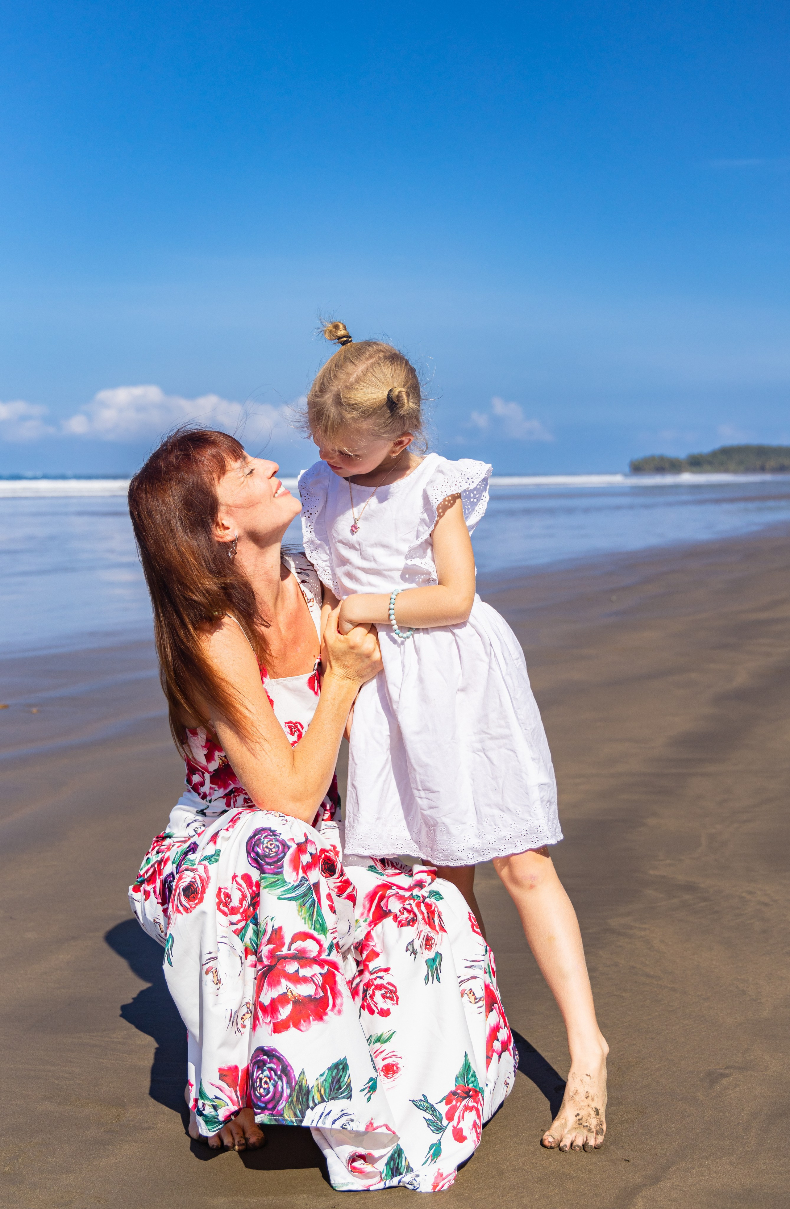Ocean vibe with Tanya & Katya. Family, portrait, content photo in Costa Rica Evgeniya Besprozvannykh