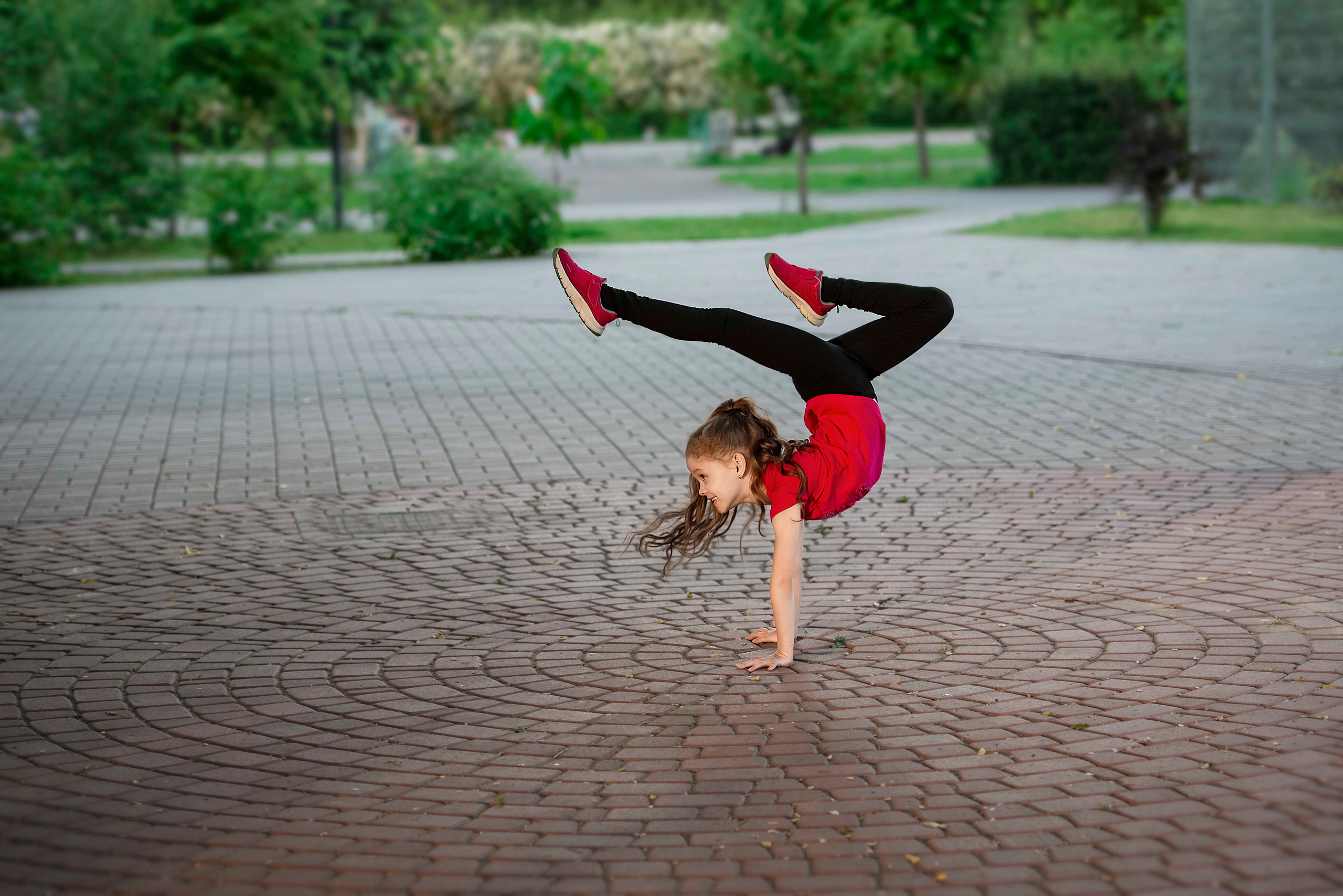 Прогулка у Арены. Выпускные альбомы. Детский, школьный фотограф Наумова Марина Воронеж