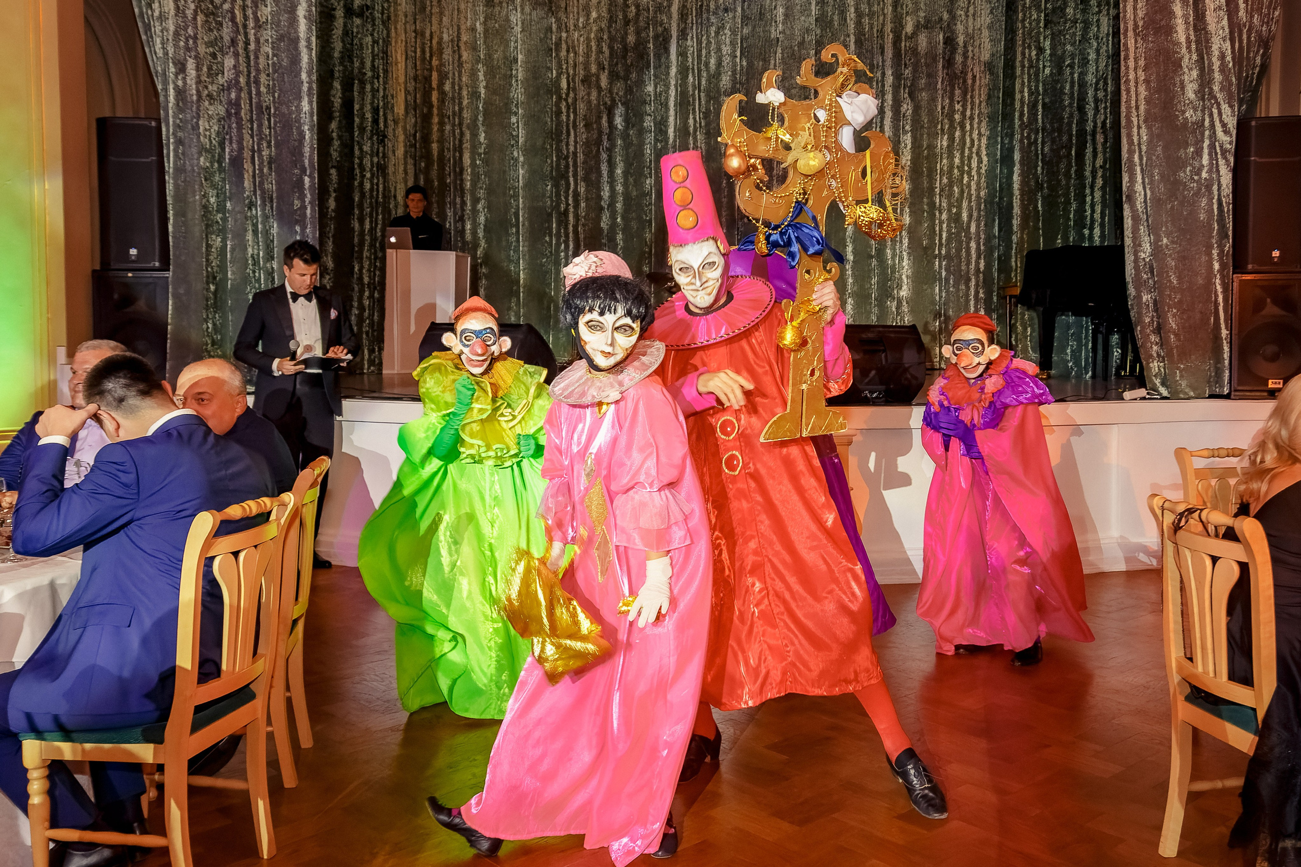 Фоторепортаж с гала-ужина компании Zambon — атмосфера элегантности и делового общения. Репортажный фотограф Москва Сергей Мирошников