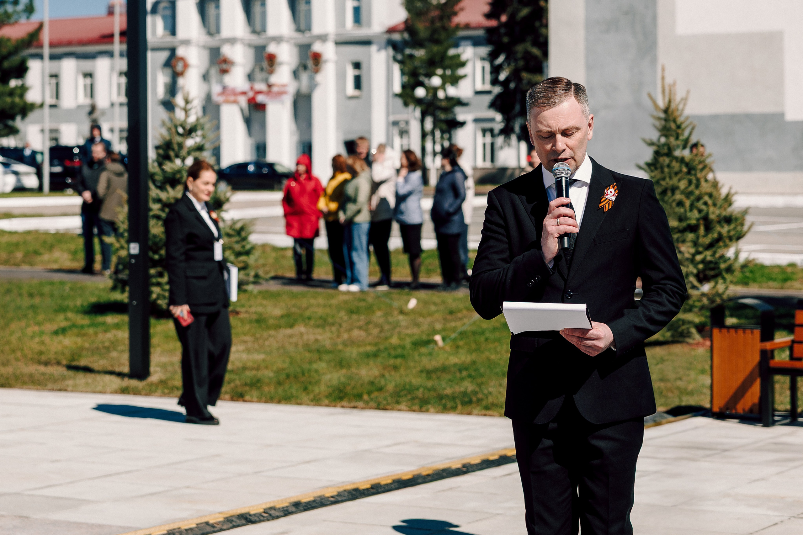 Торжественный митинг, посвящённый открытию Мемориала Славы воинам-новотрубникам. Лёшка Варзегов — фотограф
