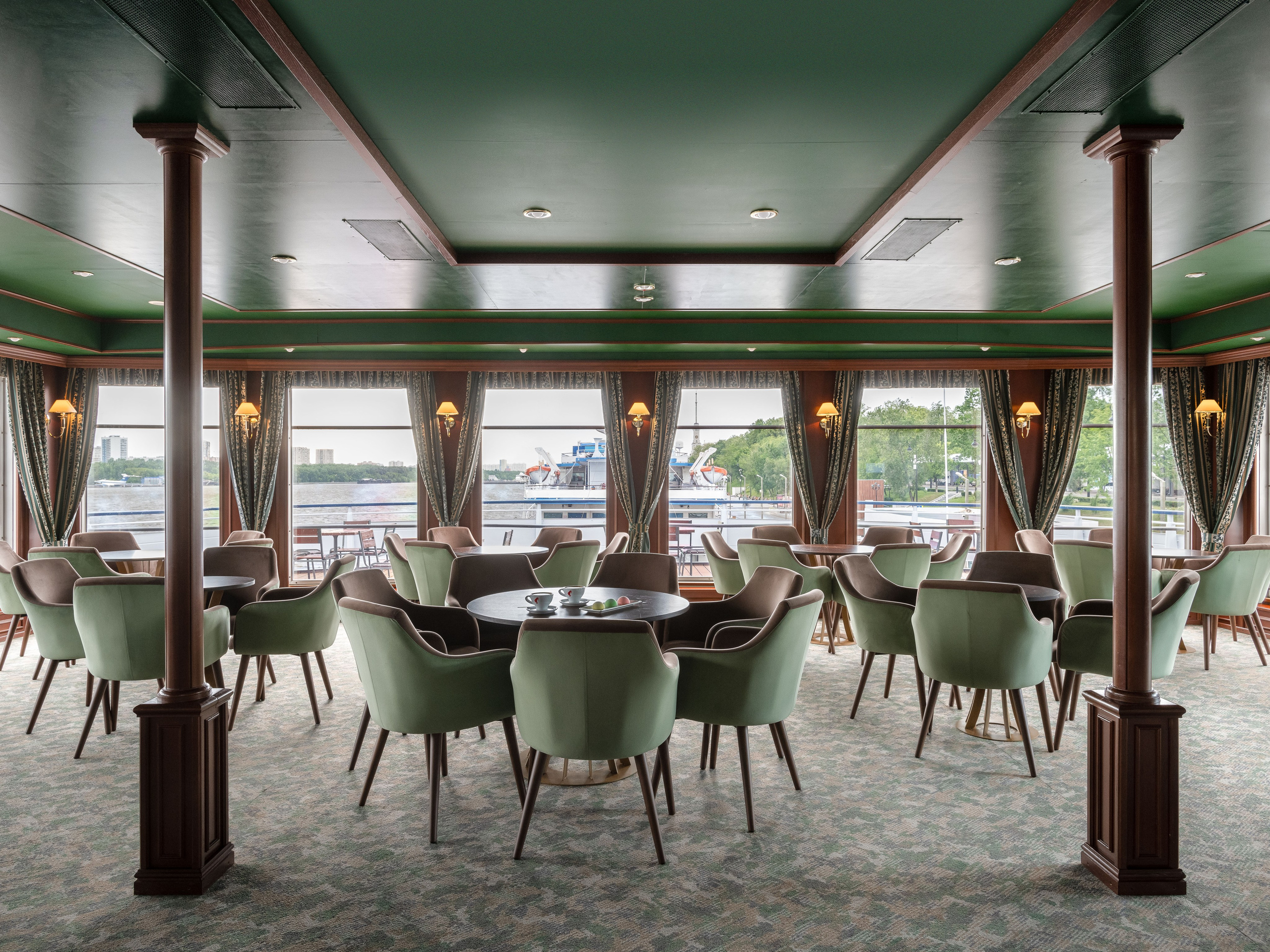 Инфофлот. Вячеслав Лазарев фотографирую интерьеры