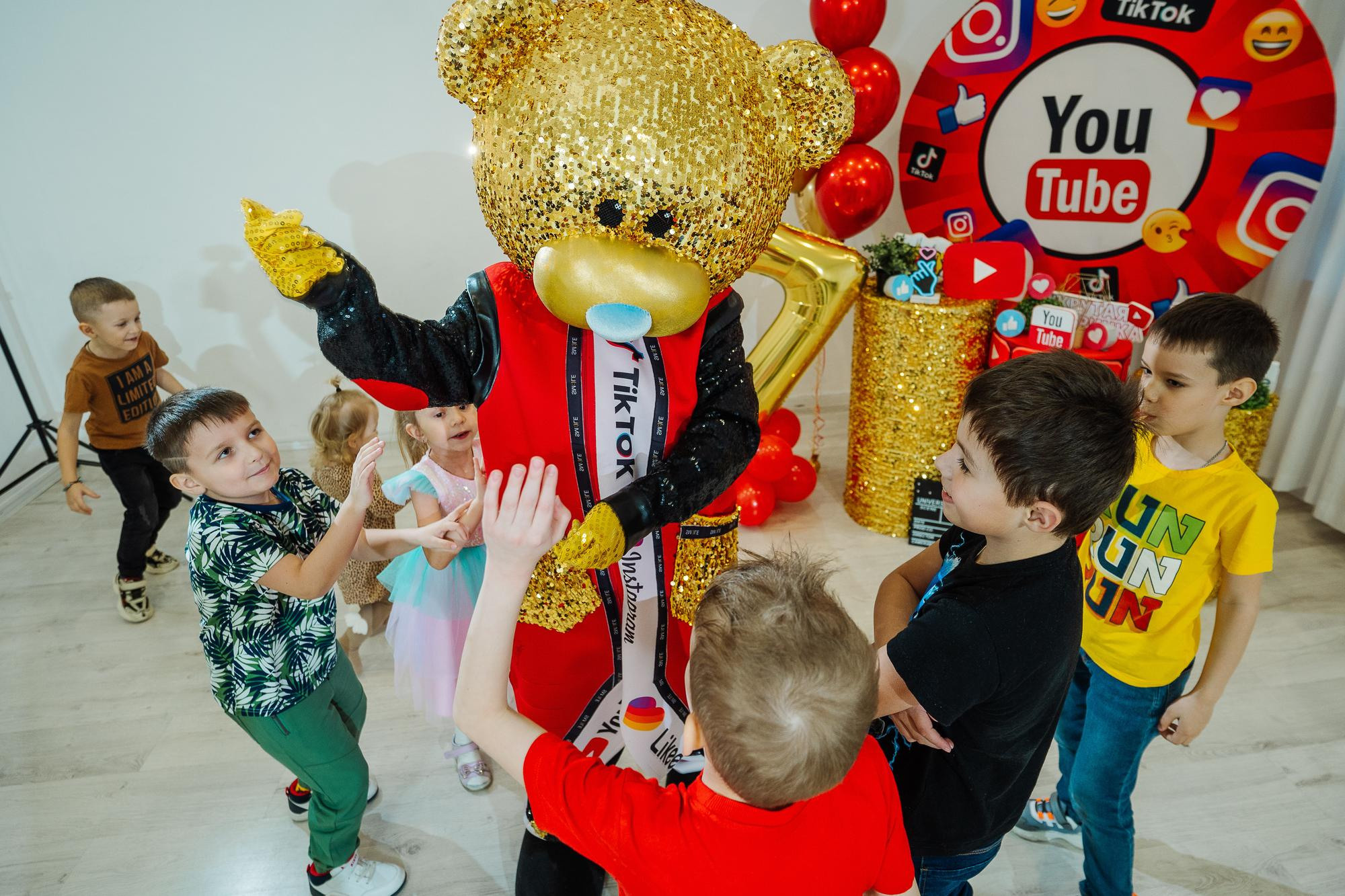 Фабрика карнавалa