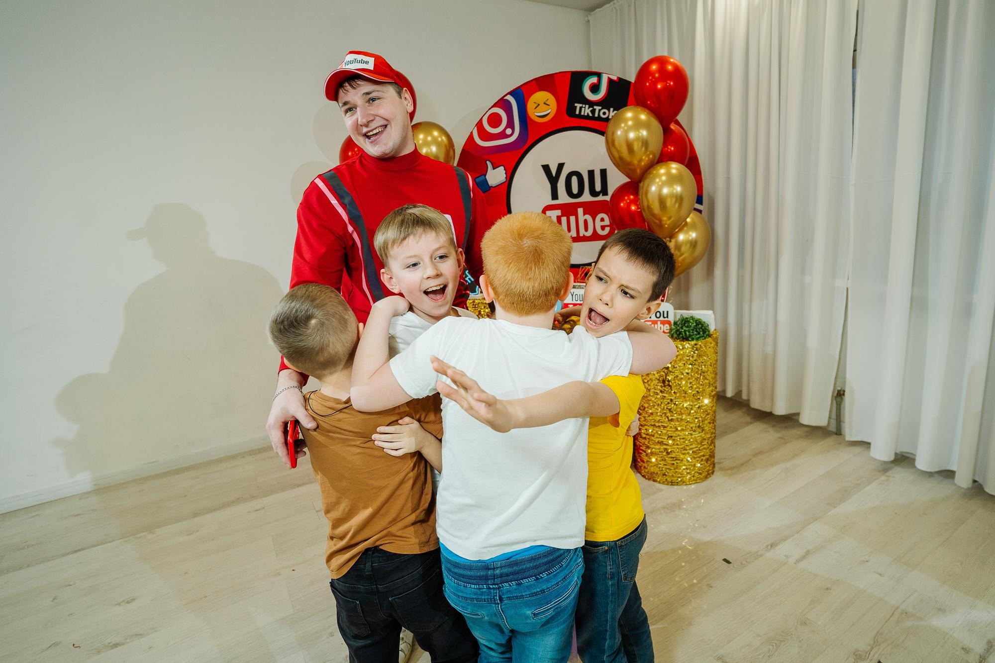 Фабрика карнавалa