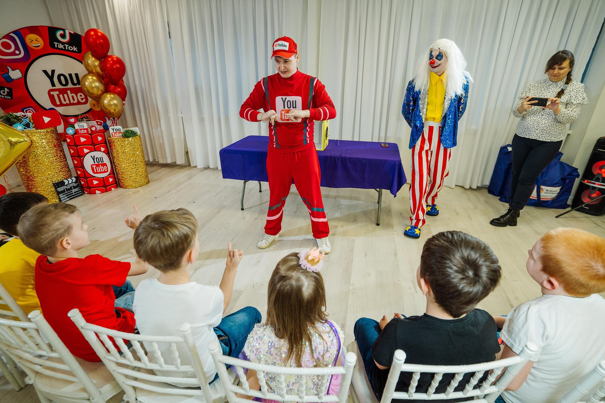 Фабрика карнавалa