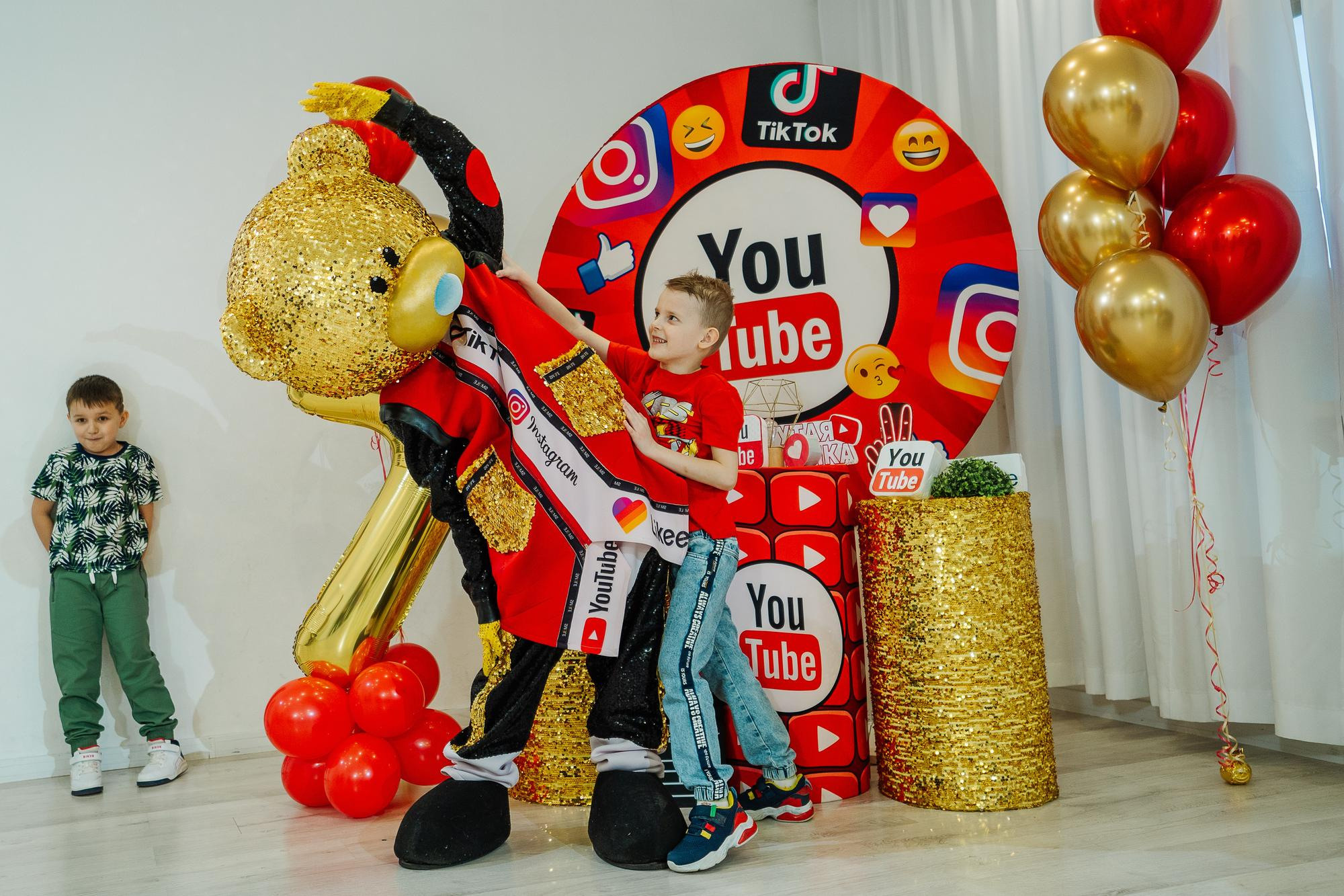 Фабрика карнавалa